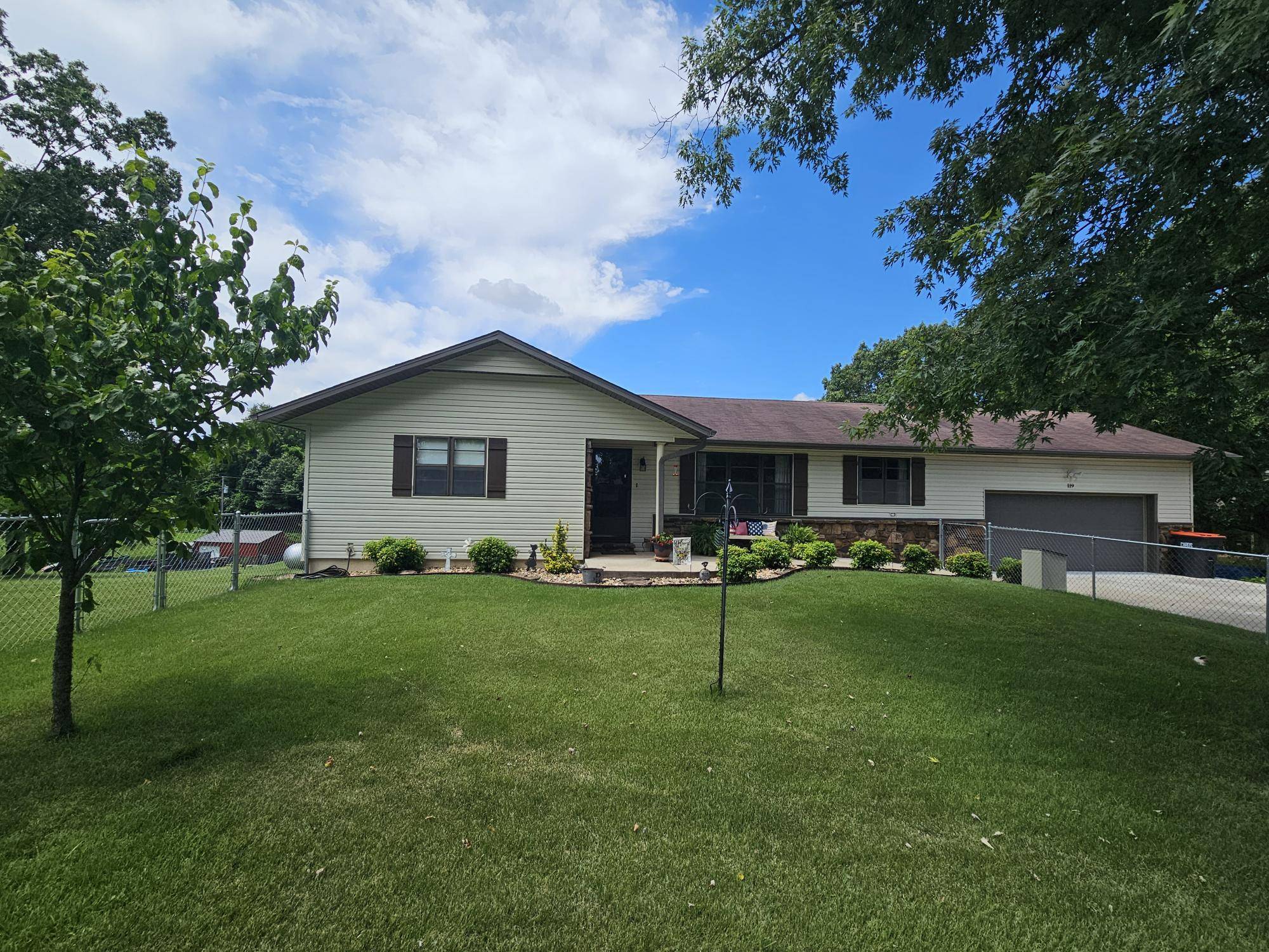 119 Vancil ST, Pineville, MO 64856