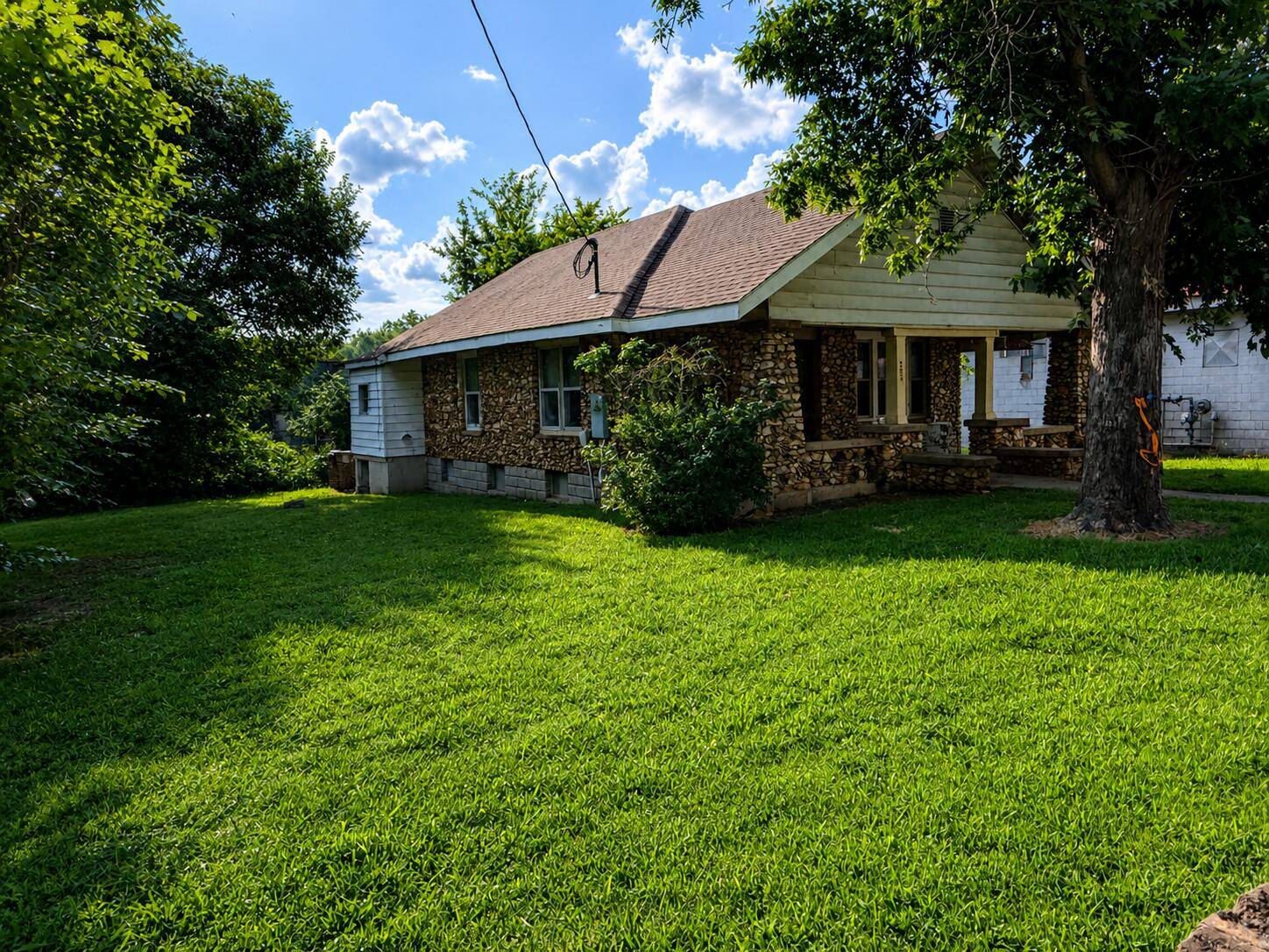203 N Walnut ST, Anderson, MO 64831