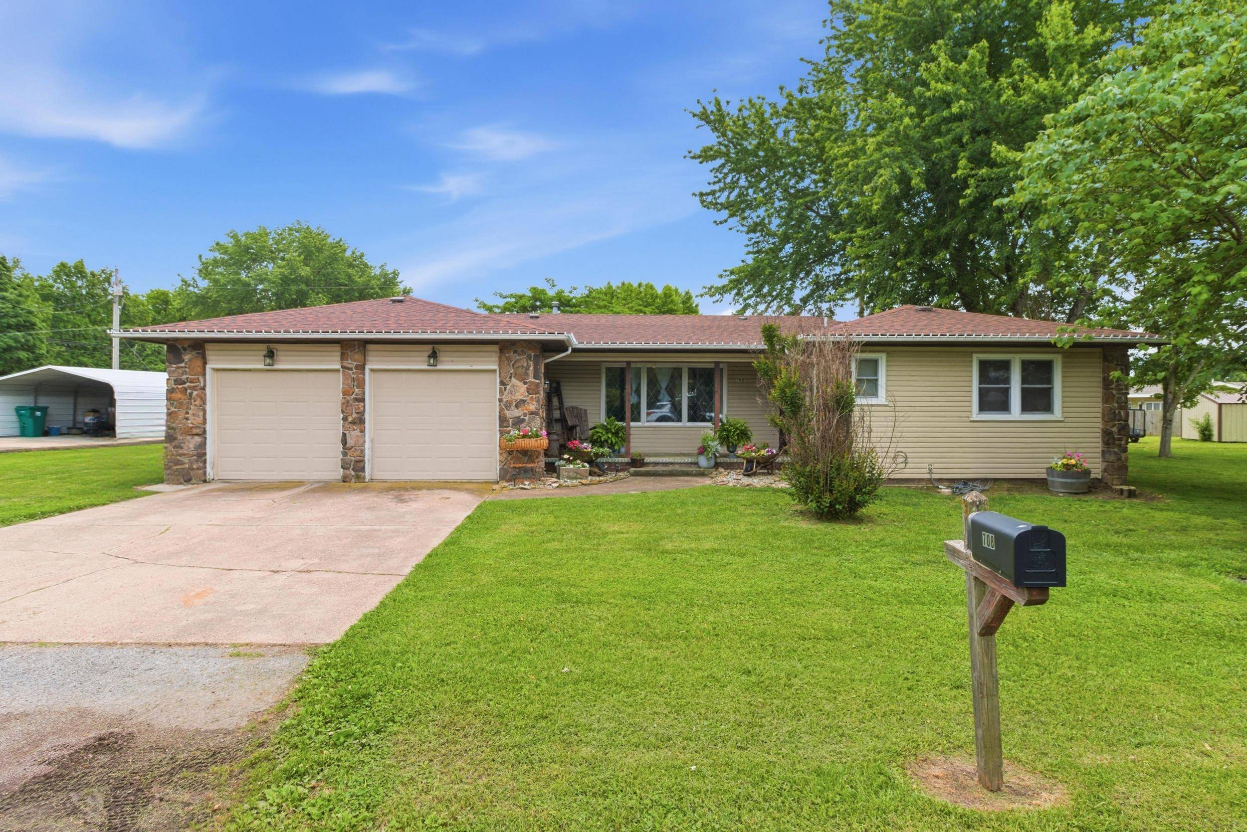 708 Carlton ST, Mountain Grove, MO 65711
