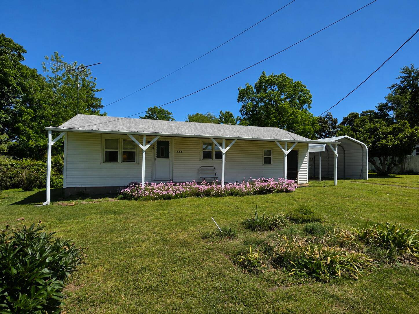 307 W Carman RD, El Dorado Springs, MO 64744
