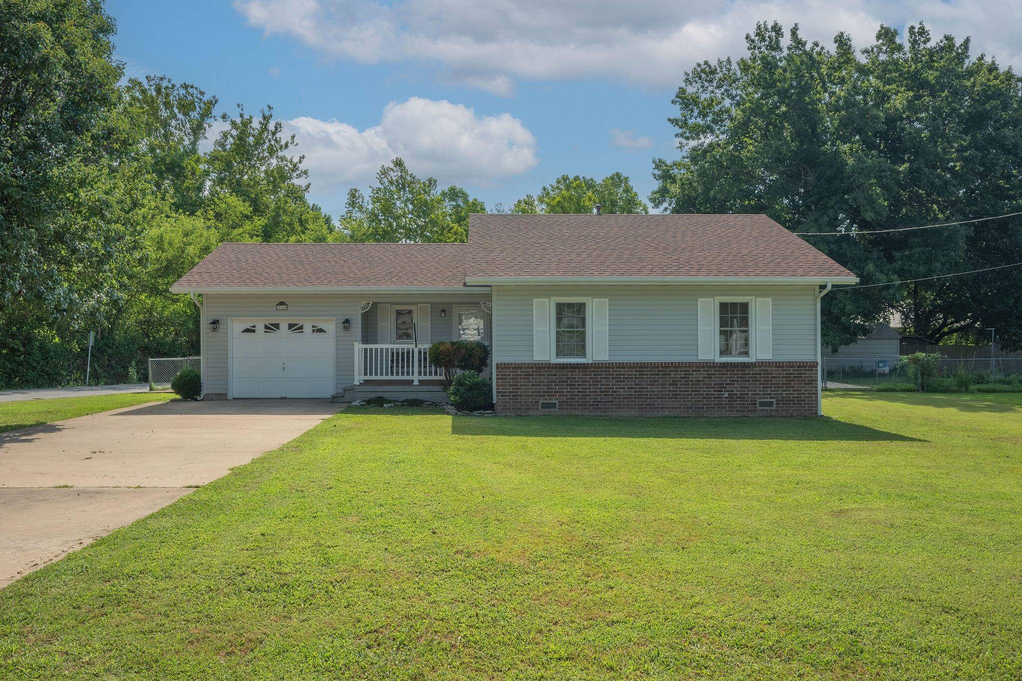 111 Amber ST, Cassville, MO 65625