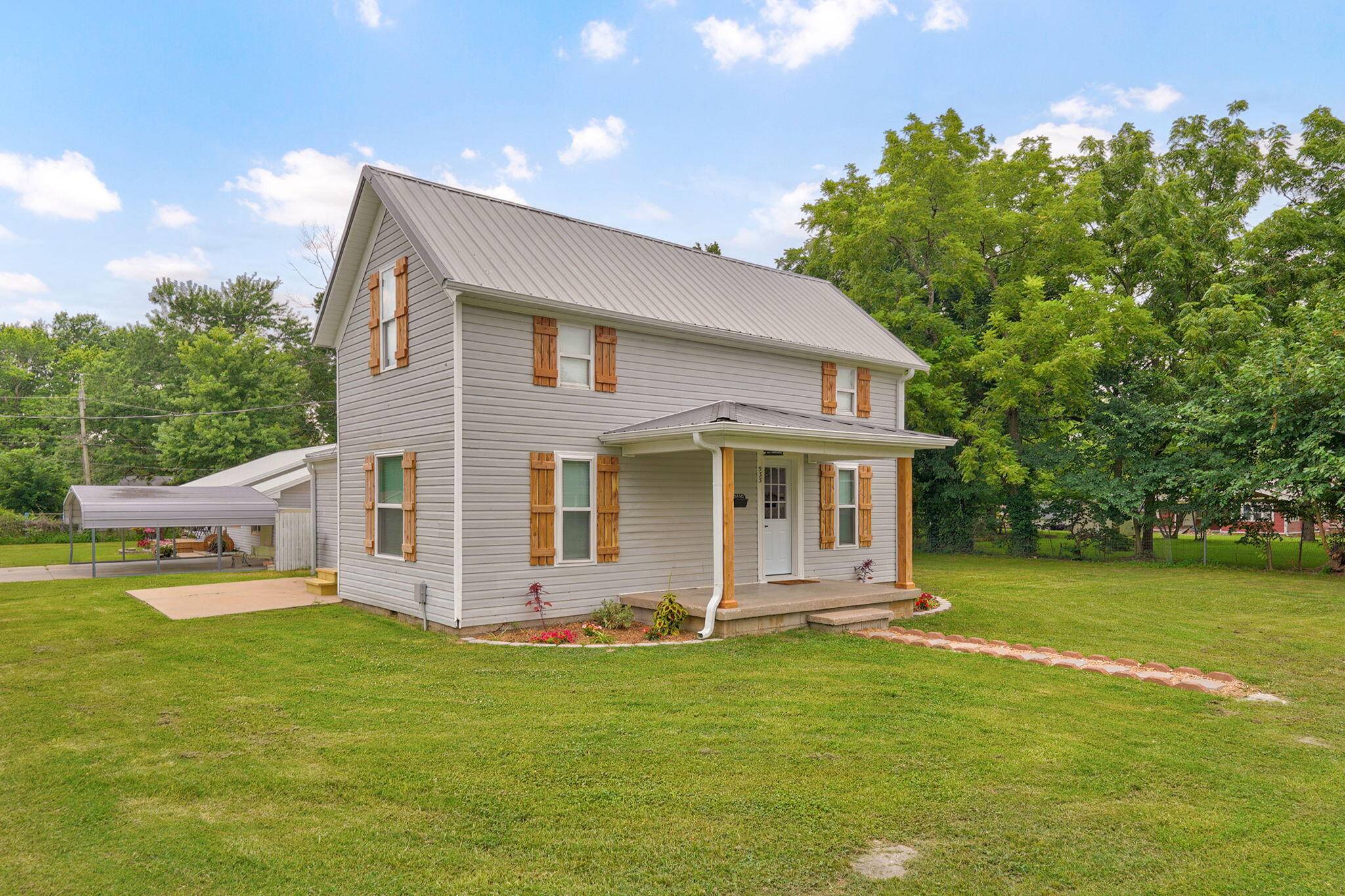 933 S Rinker AVE, Aurora, MO 65605
