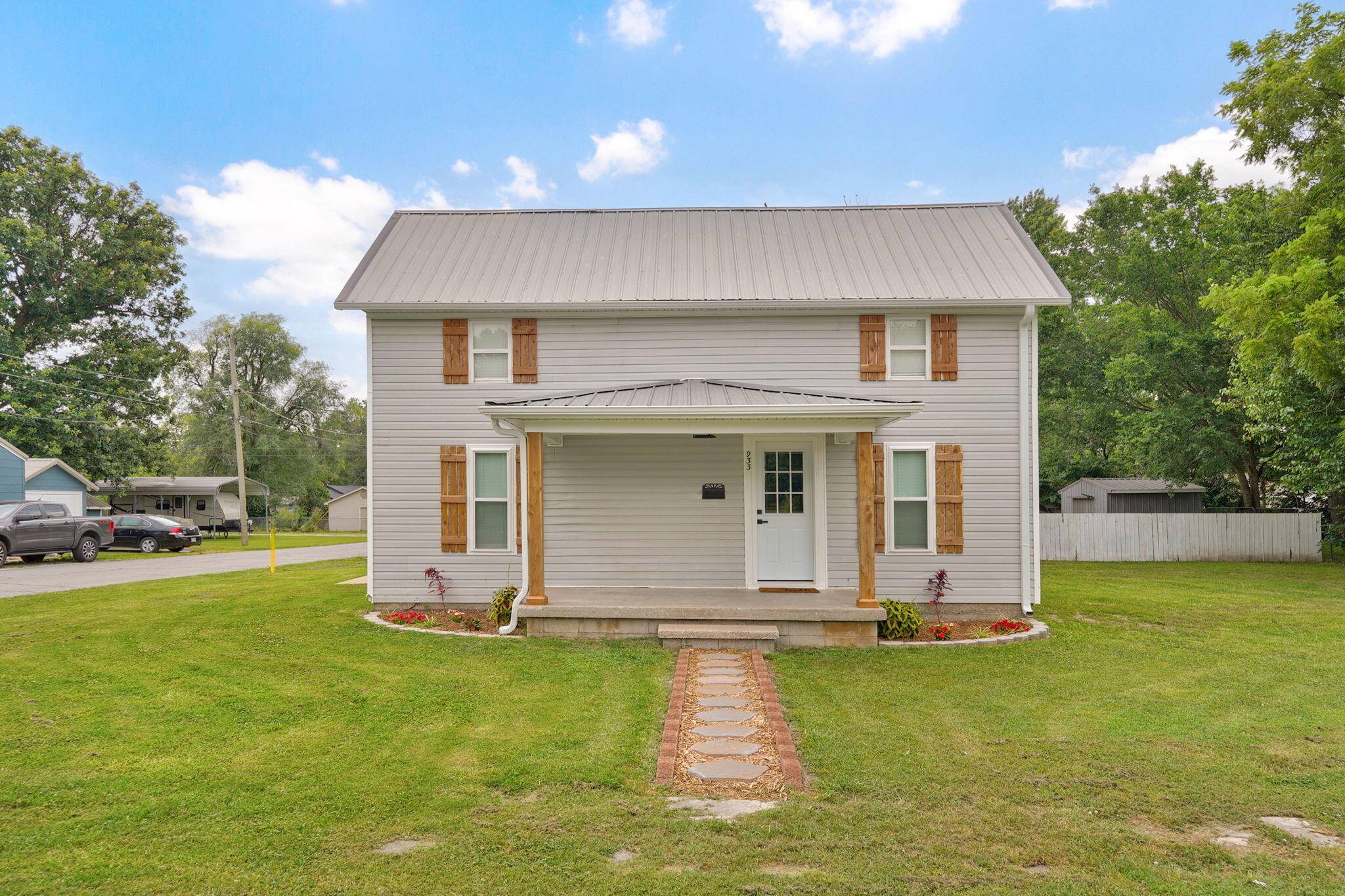 933 S Rinker AVE, Aurora, MO 65605