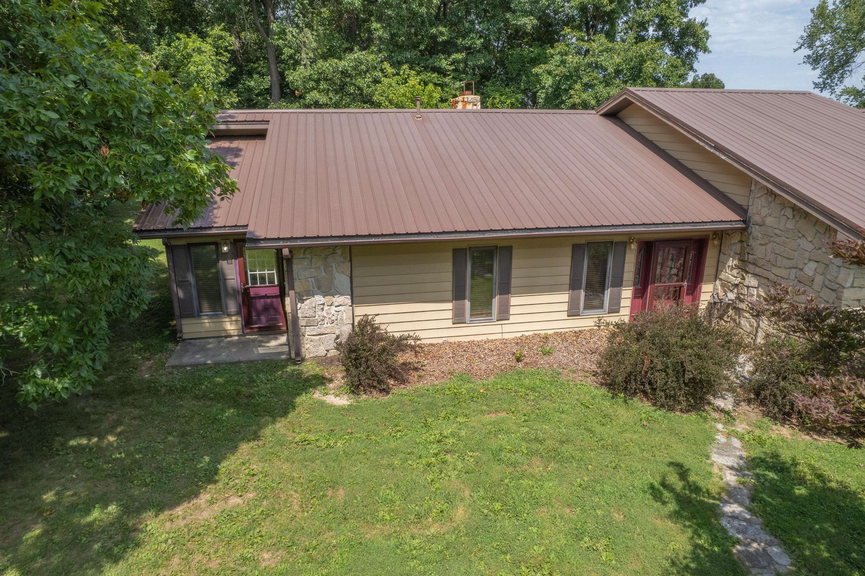1116 Forest Circle DR, Cassville, MO 65625
