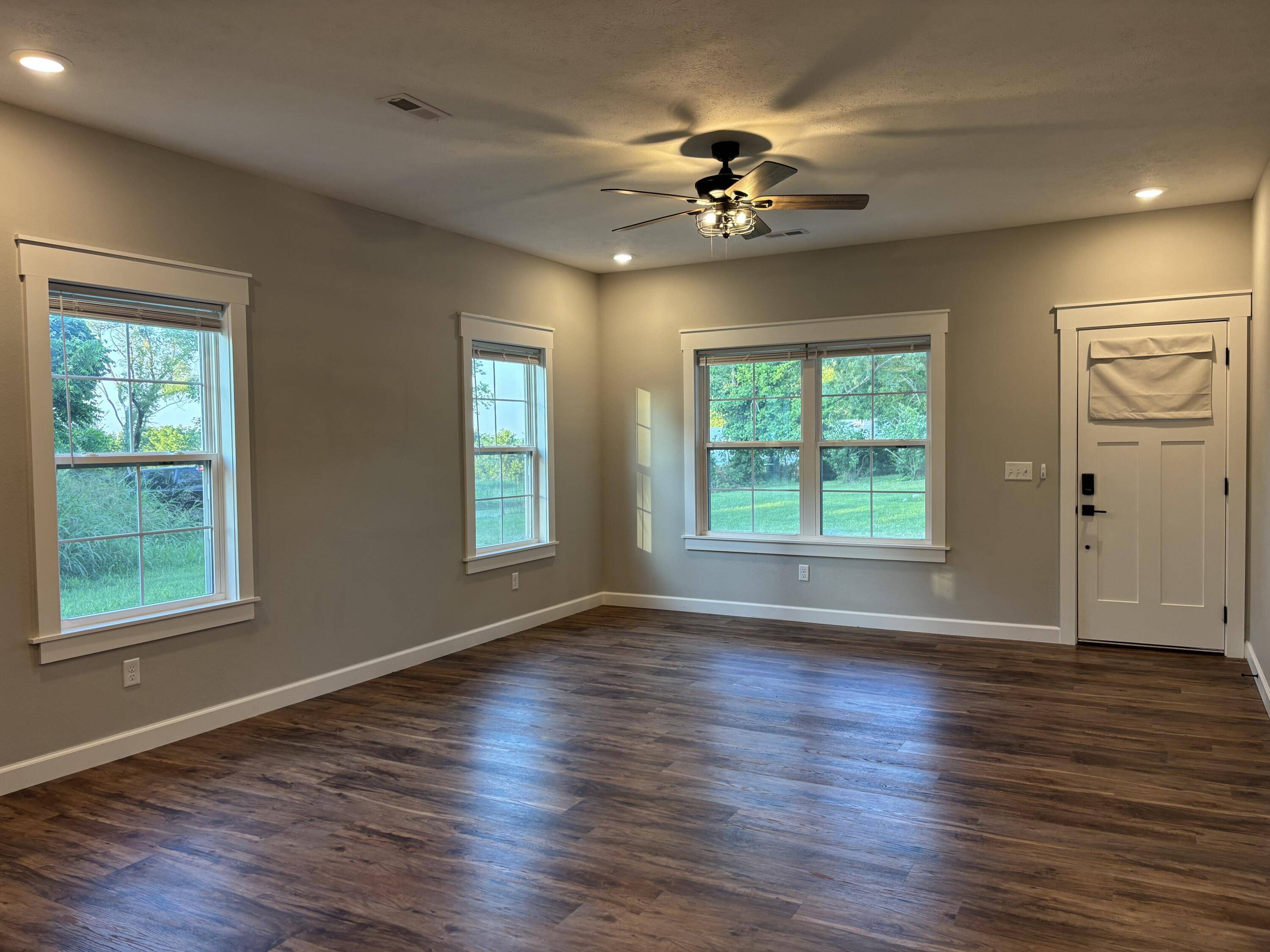 1365 N Coyote LN, Morrisville, MO 65710