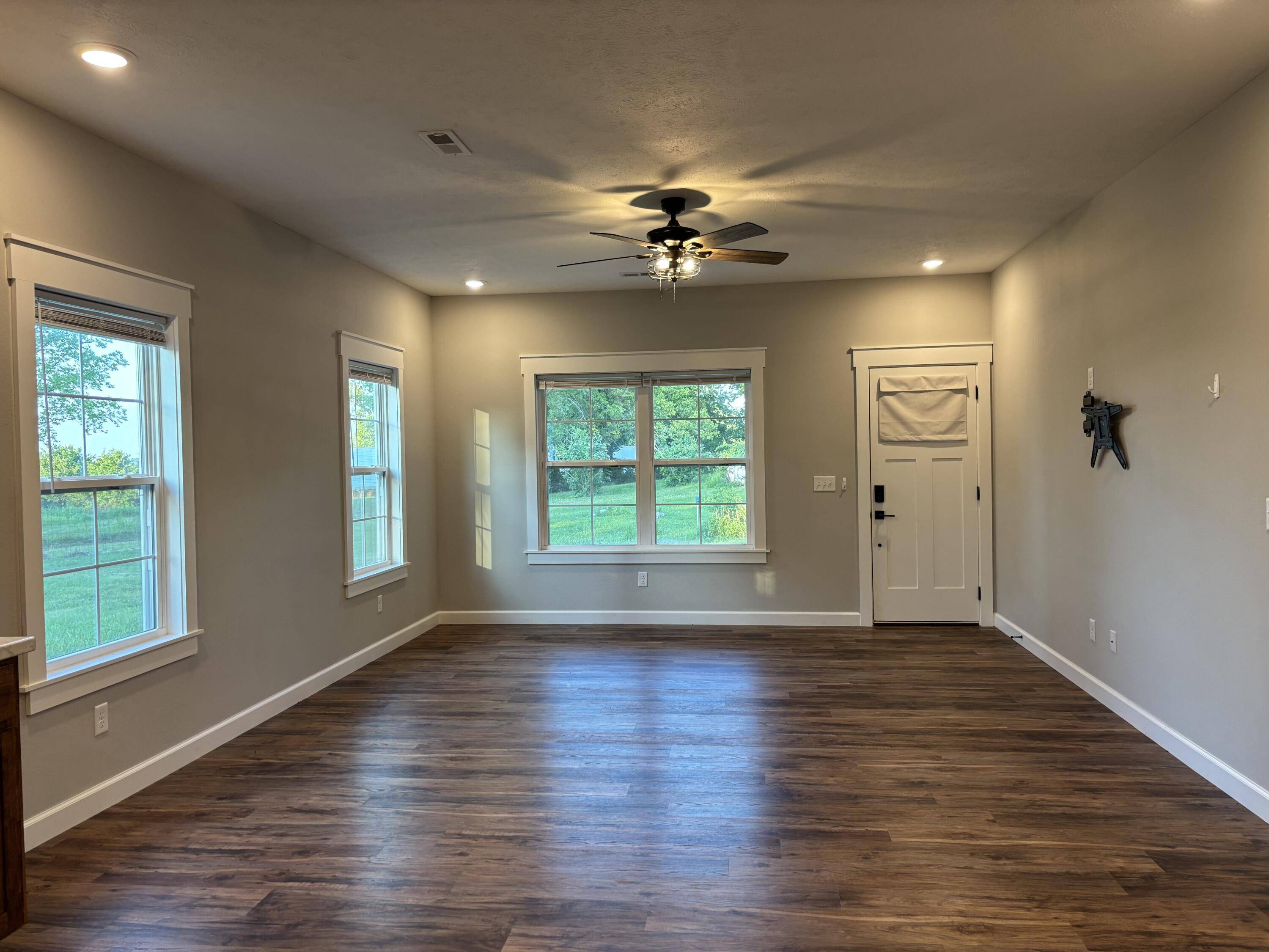 1365 N Coyote LN, Morrisville, MO 65710