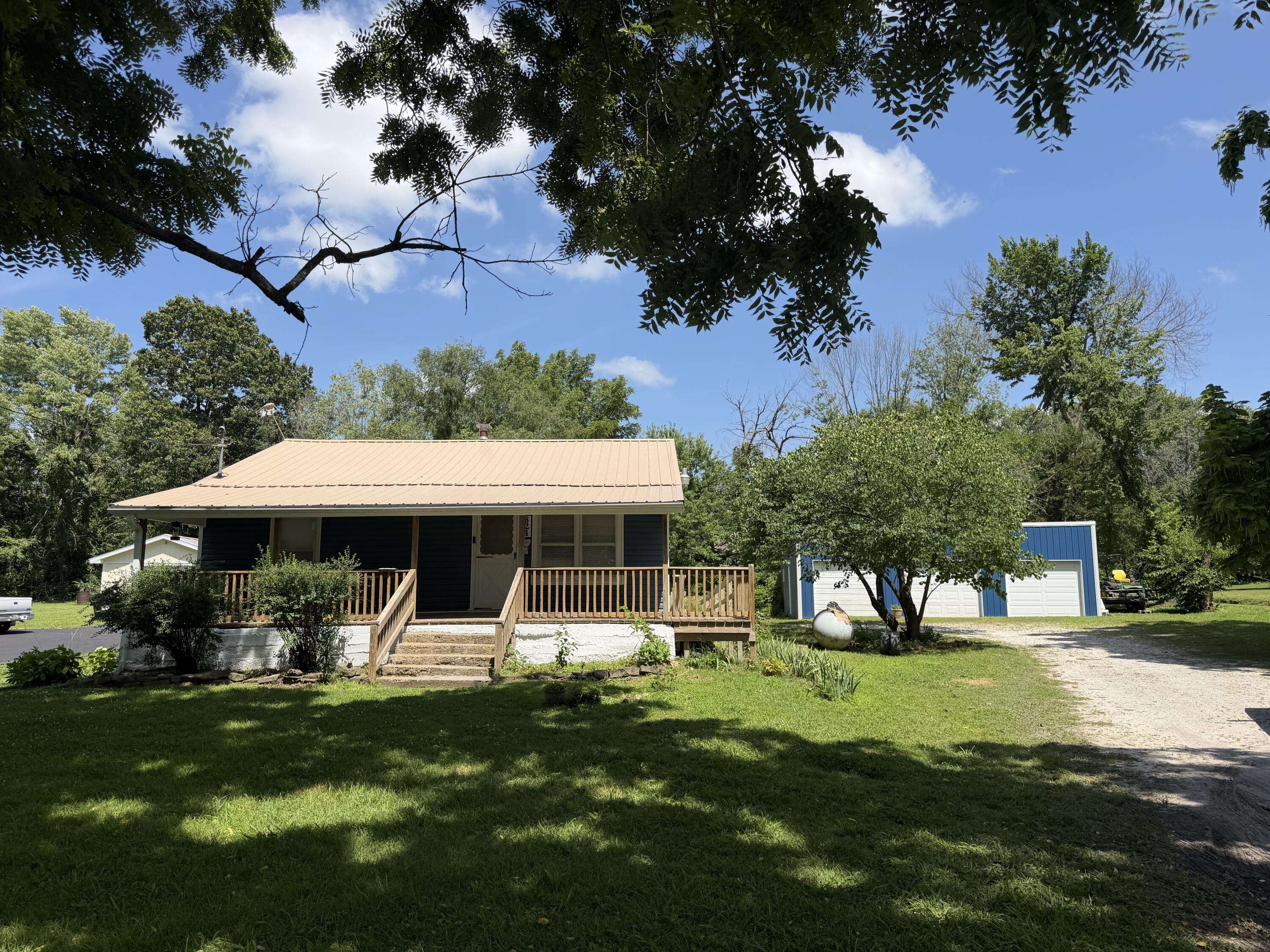 624 N Oakland AVE, Bolivar, MO 65613