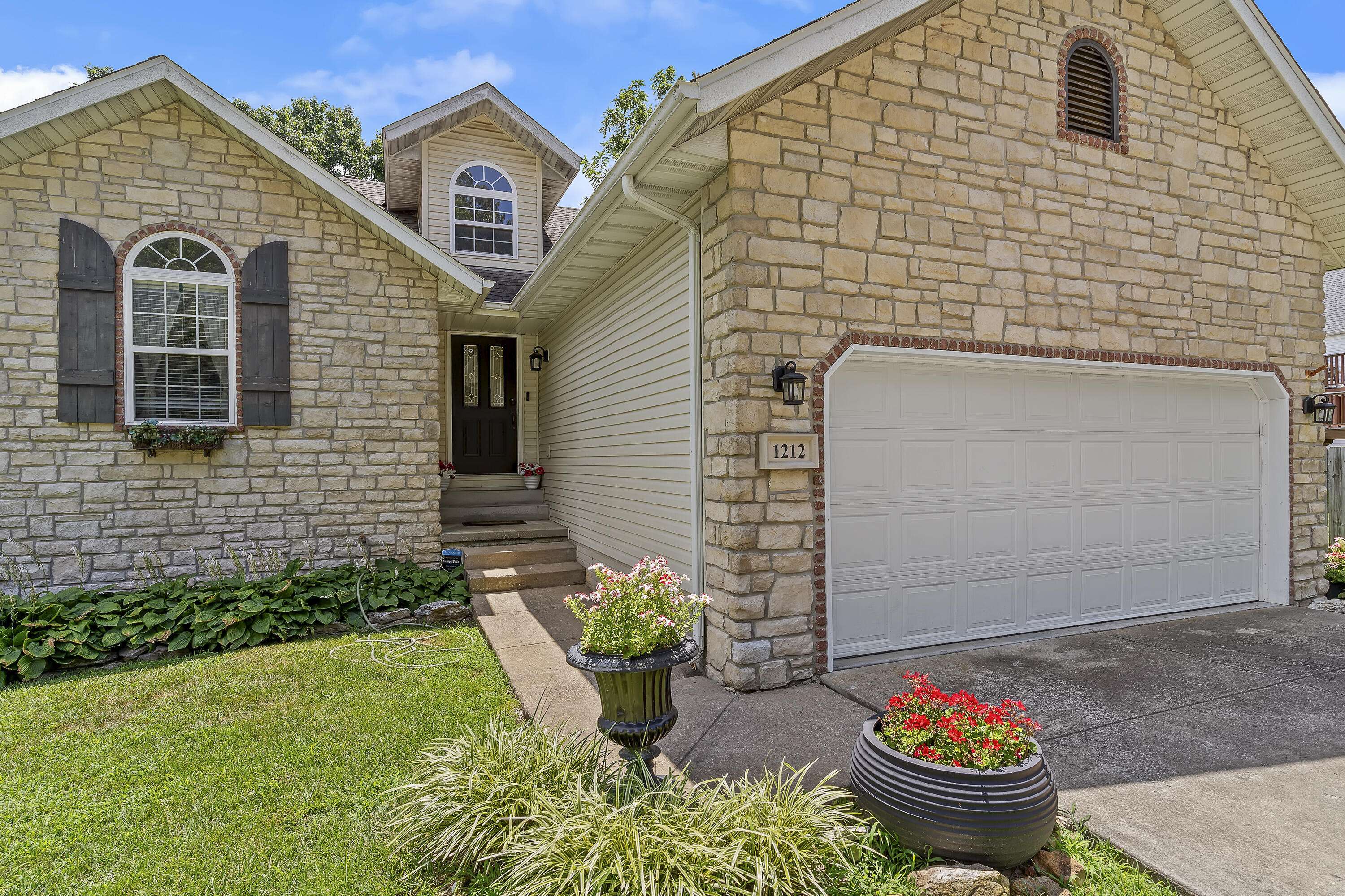 1212 W Merlin DR, Ozark, MO 65721