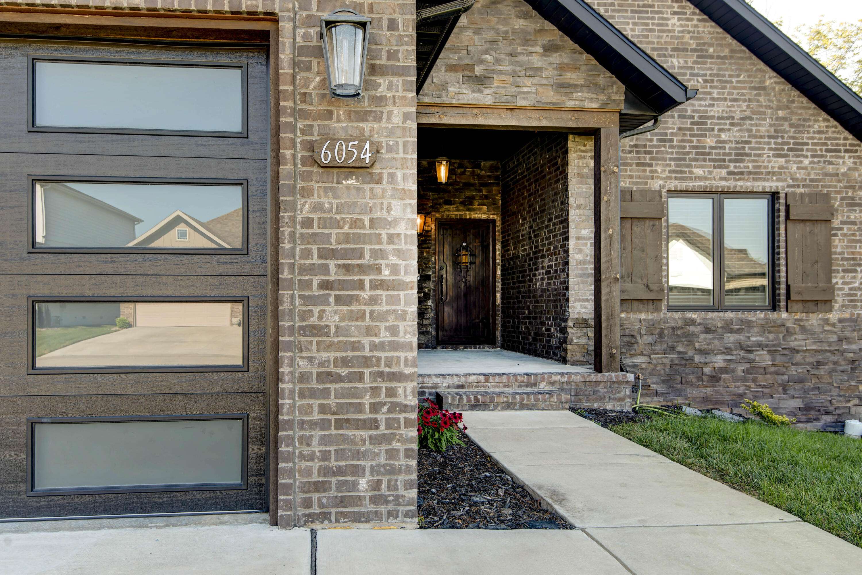 6054 S Maryland AVE, Springfield, MO 65810