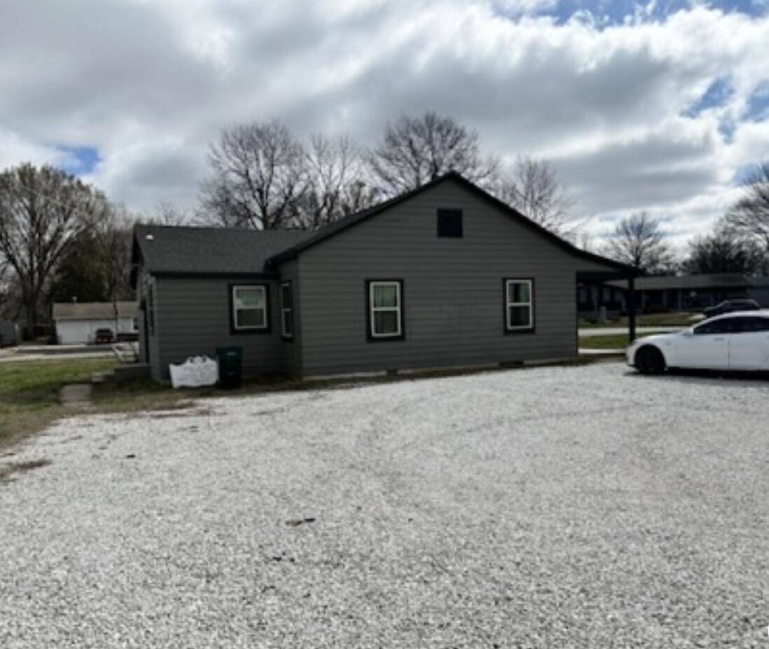 2117 S Stewart AVE, Springfield, MO 65804