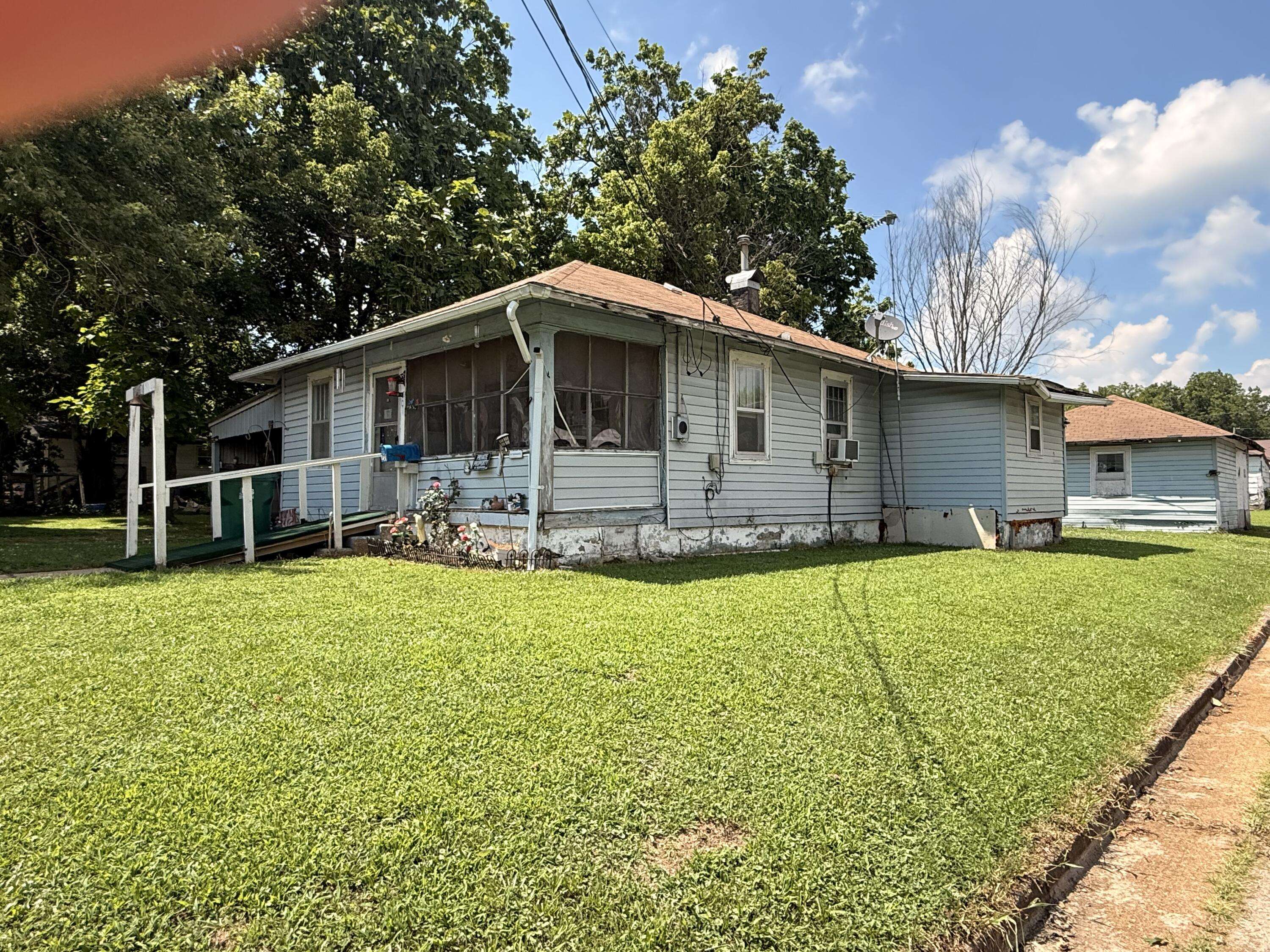 701 W Frisco ST, Mountain Grove, MO 65711