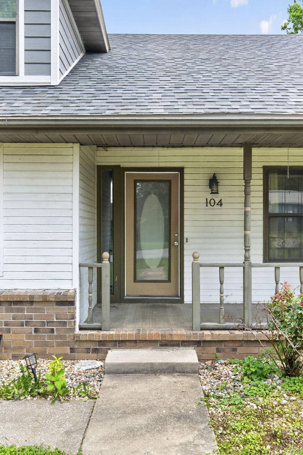 104 N Market ST, Nixa, MO 65714