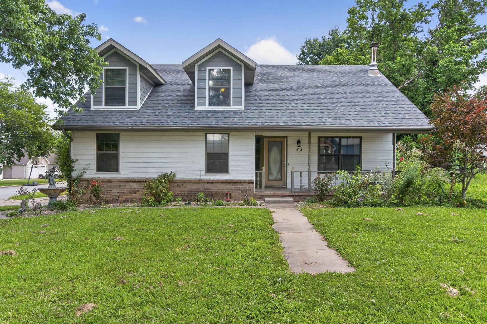 104 N Market ST, Nixa, MO 65714