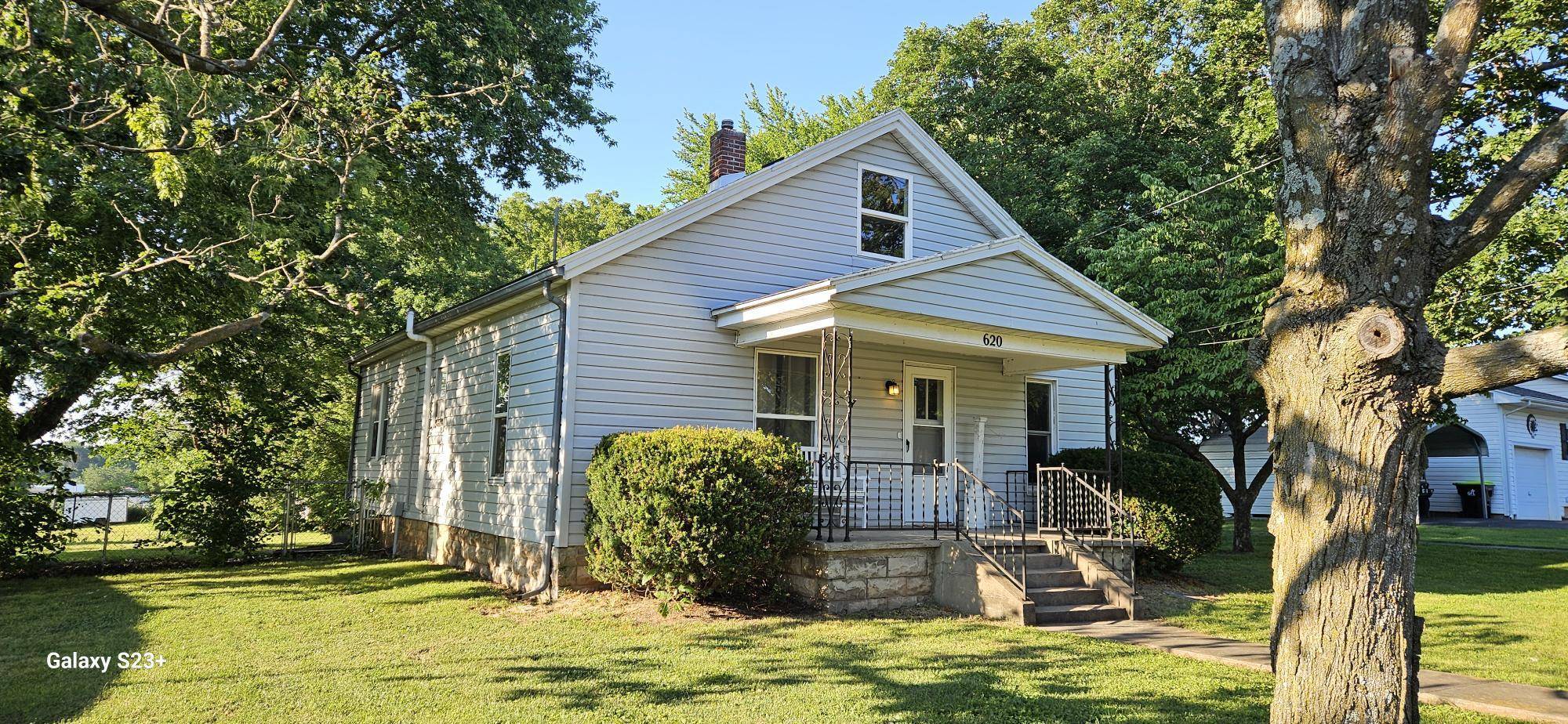 620 E Prairie LN, Ash Grove, MO 65604