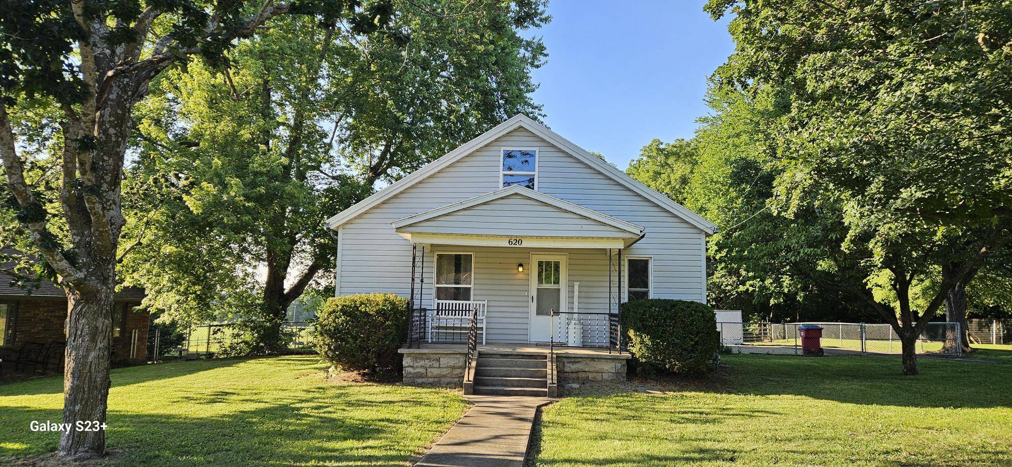 620 E Prairie LN, Ash Grove, MO 65604