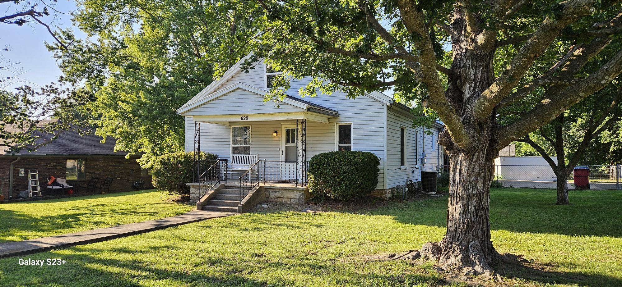 620 E Prairie LN, Ash Grove, MO 65604