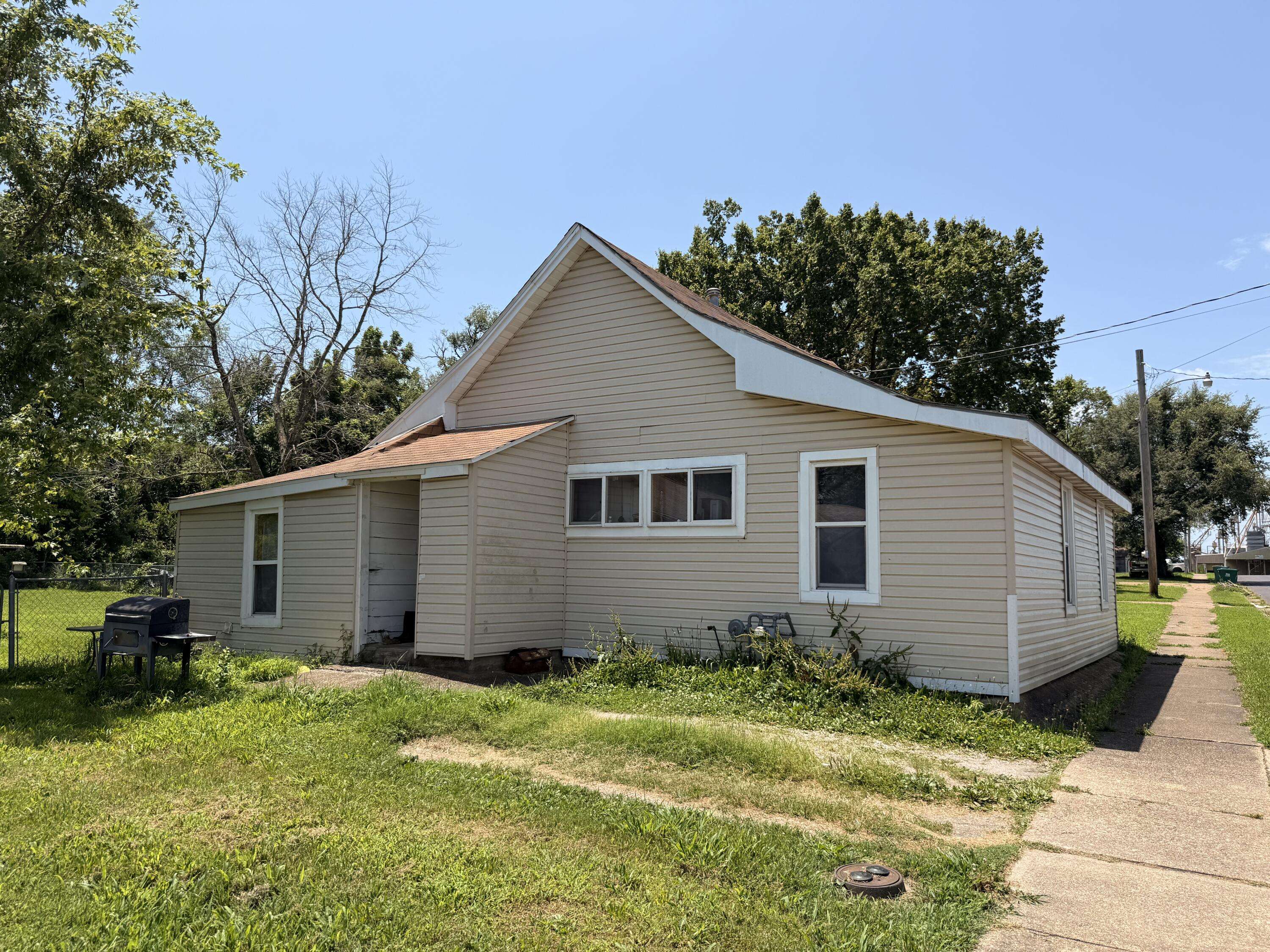 434 E Front ST, Mountain Grove, MO 65711