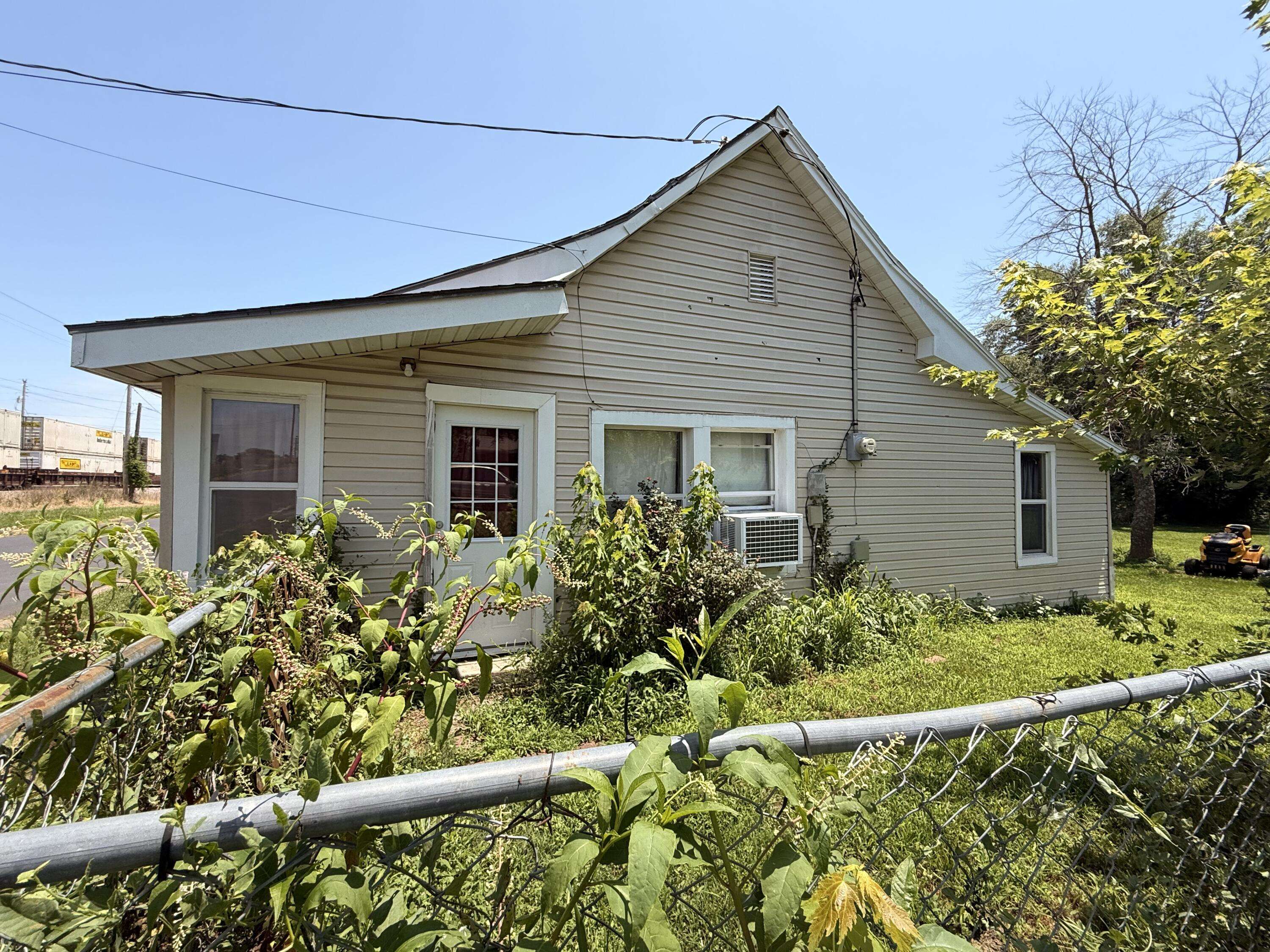 434 E Front ST, Mountain Grove, MO 65711