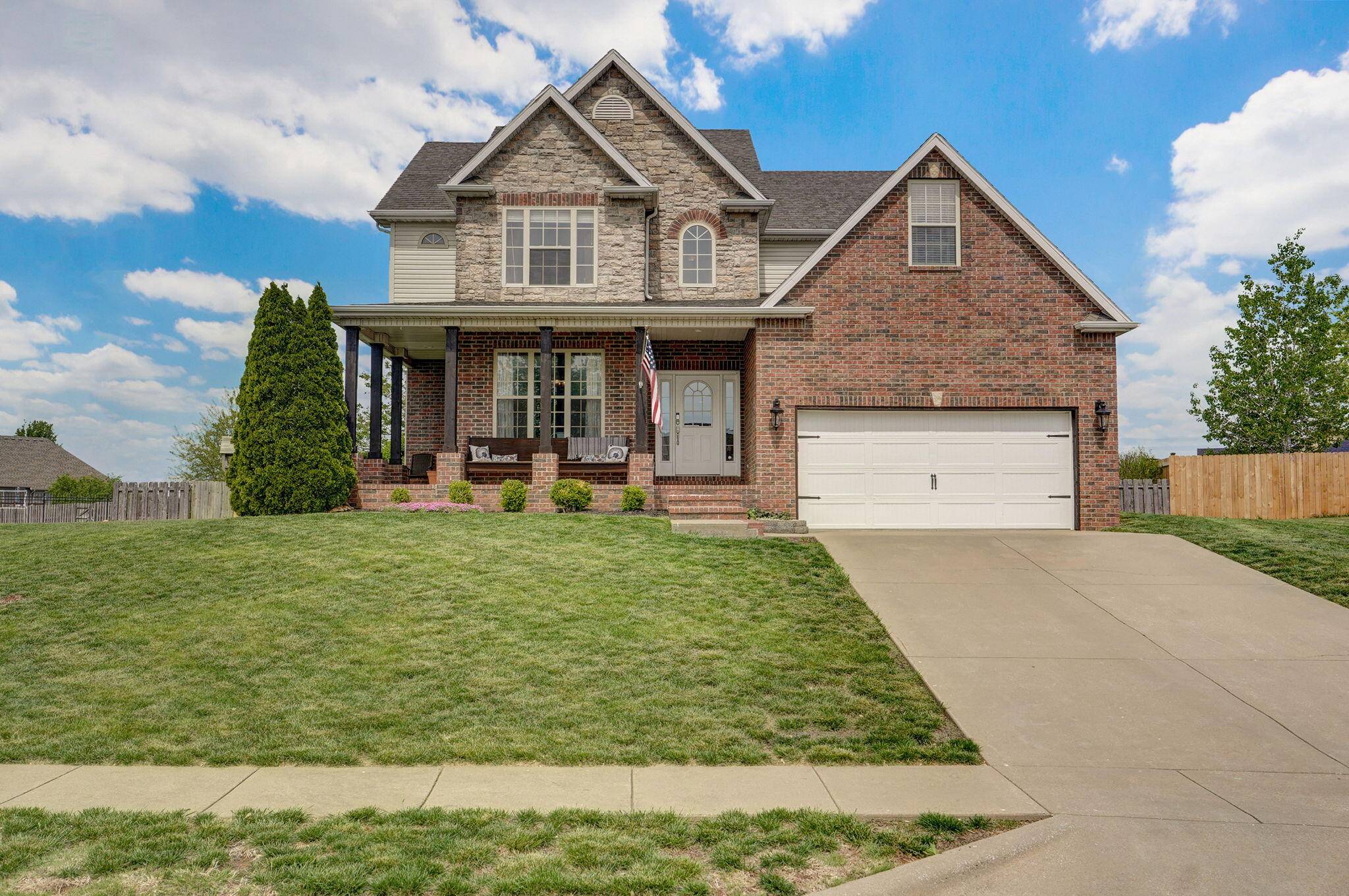 2115 N Williamsburg LN, Ozark, MO 65721