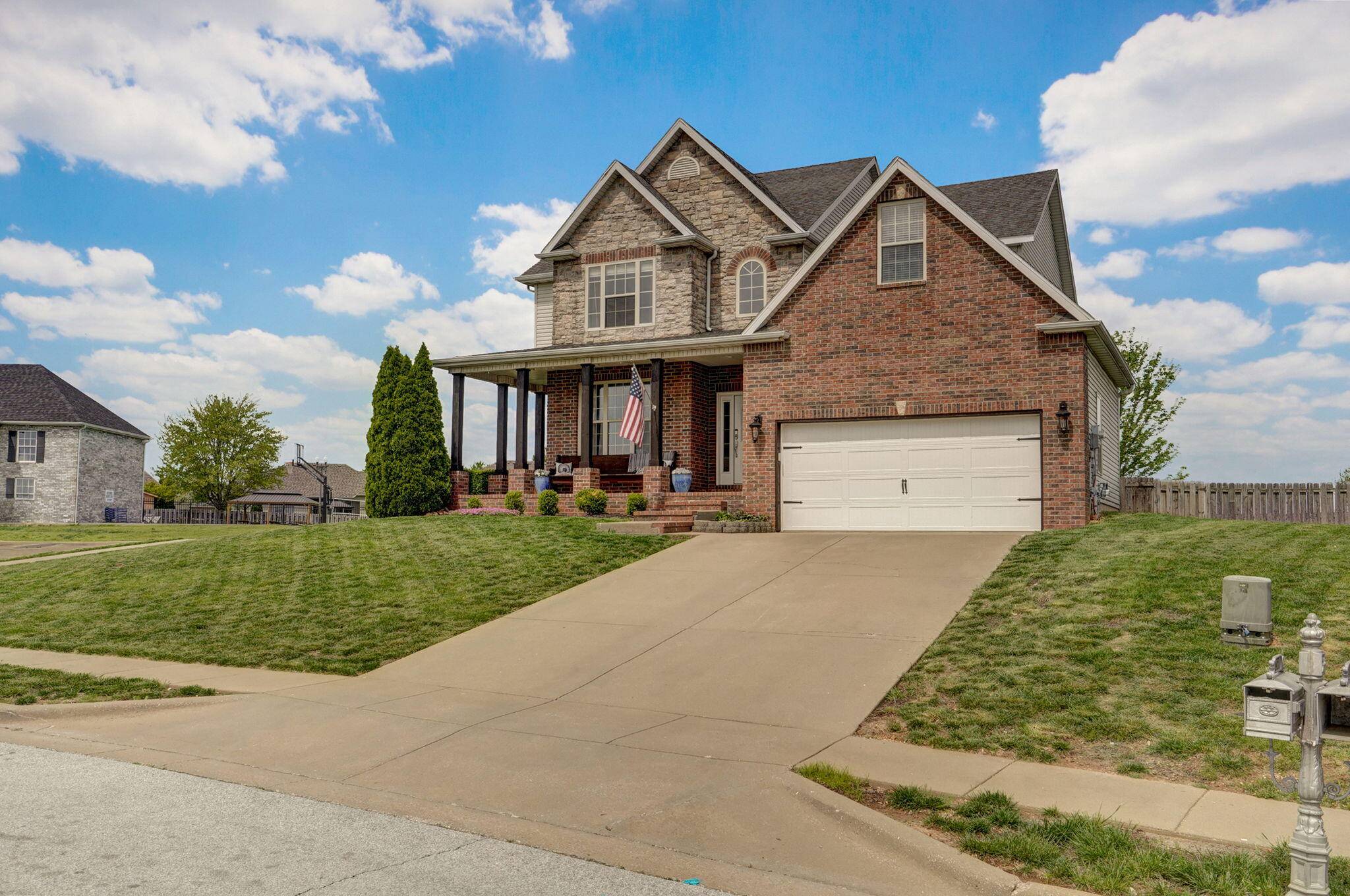 2115 N Williamsburg LN, Ozark, MO 65721