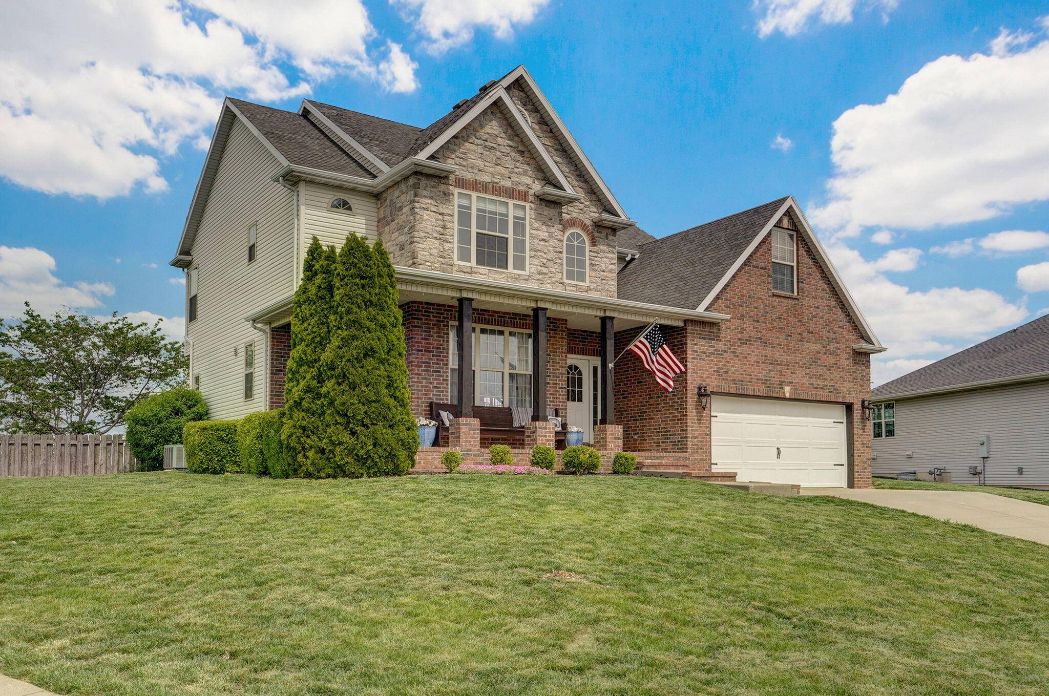 2115 N Williamsburg LN, Ozark, MO 65721