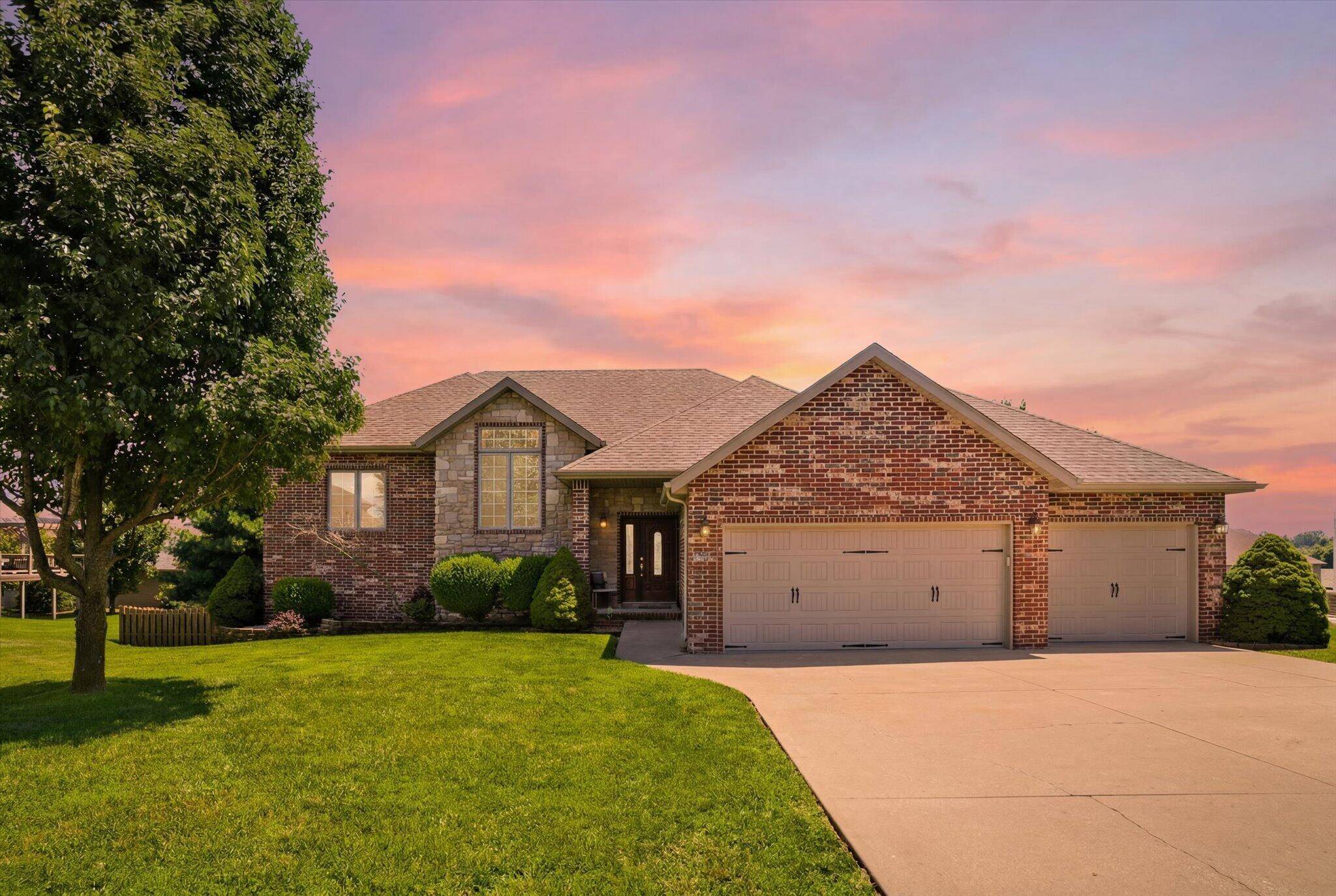 527 Snowbird TER, Rogersville, MO 65742