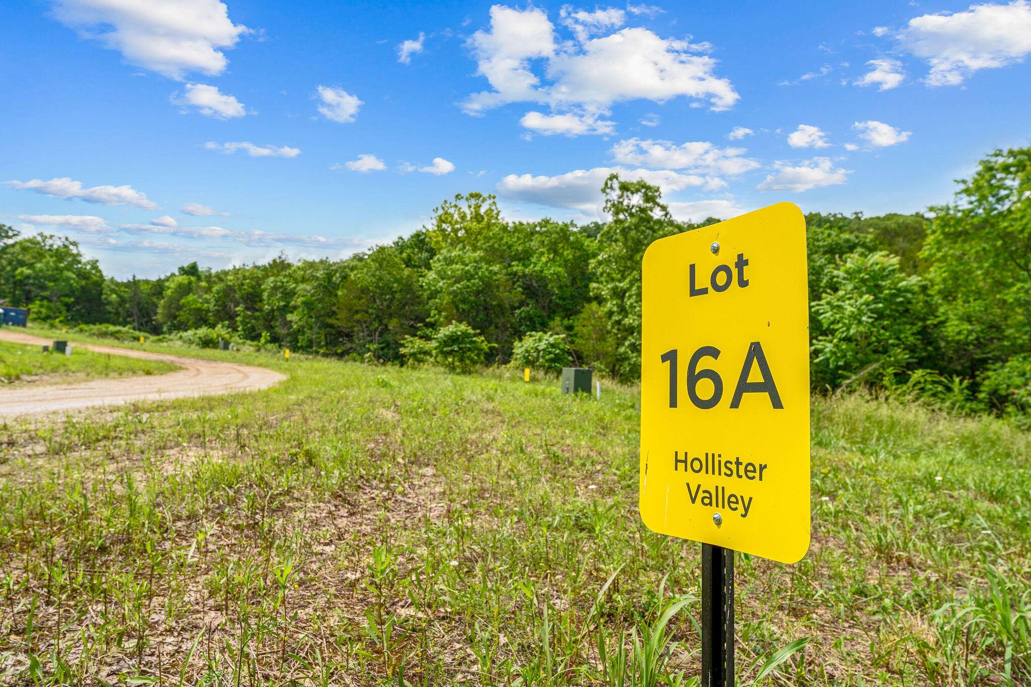 000 Freedom Valley WAY, Hollister, MO 65672