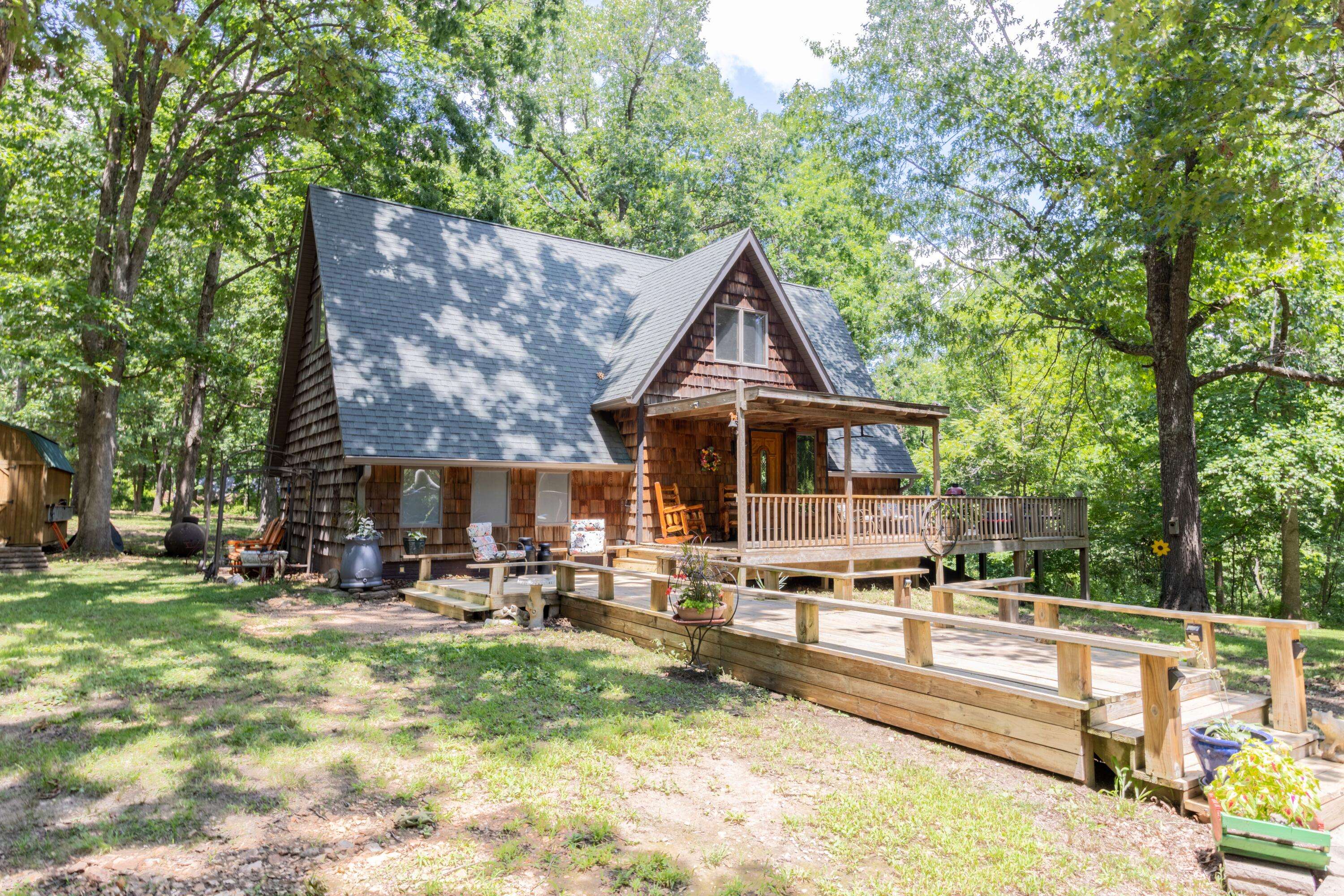3948 N Valley Oak LN, Strafford, MO 65757