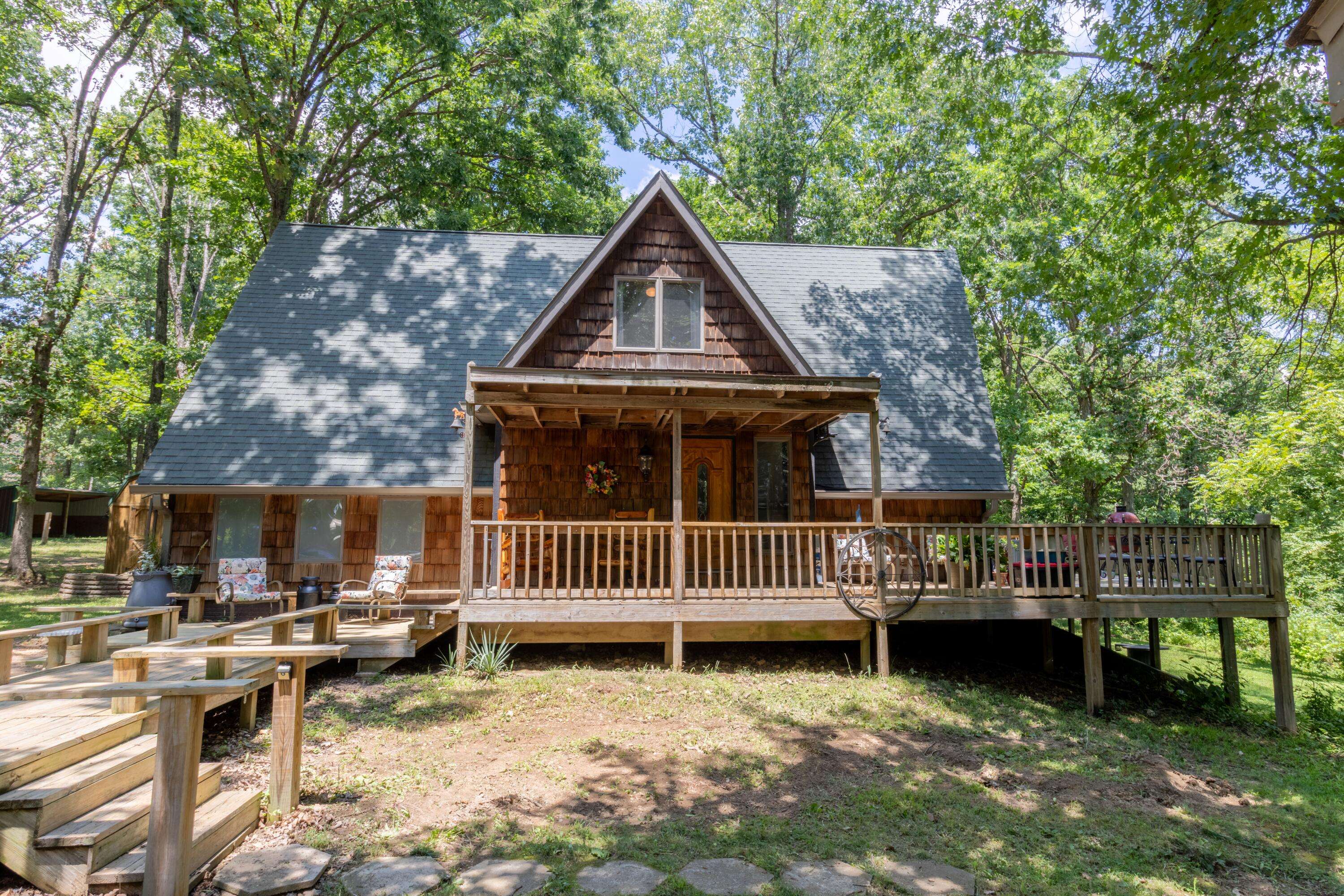 3948 N Valley Oak LN, Strafford, MO 65757