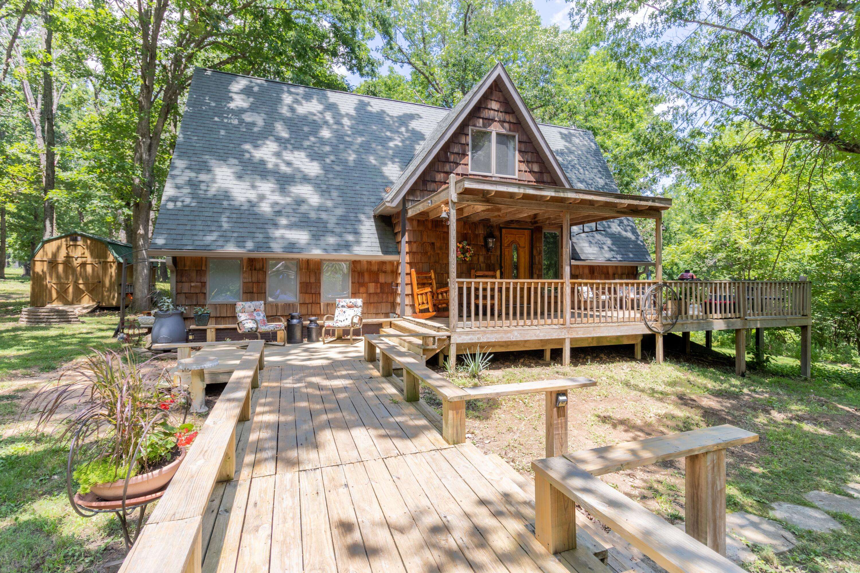 3948 N Valley Oak LN, Strafford, MO 65757