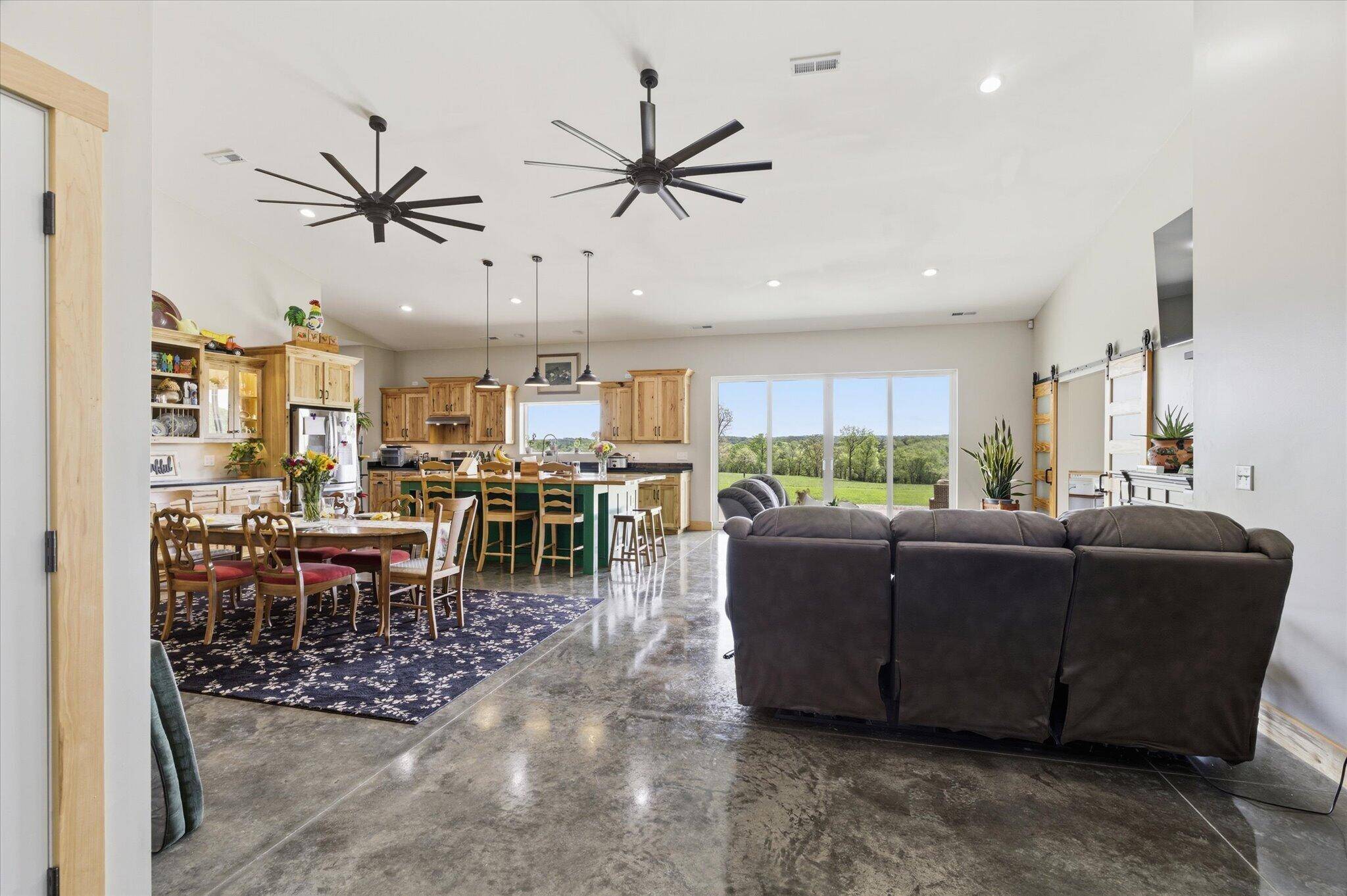 3870 S 75th RD, Dunnegan, MO 65640