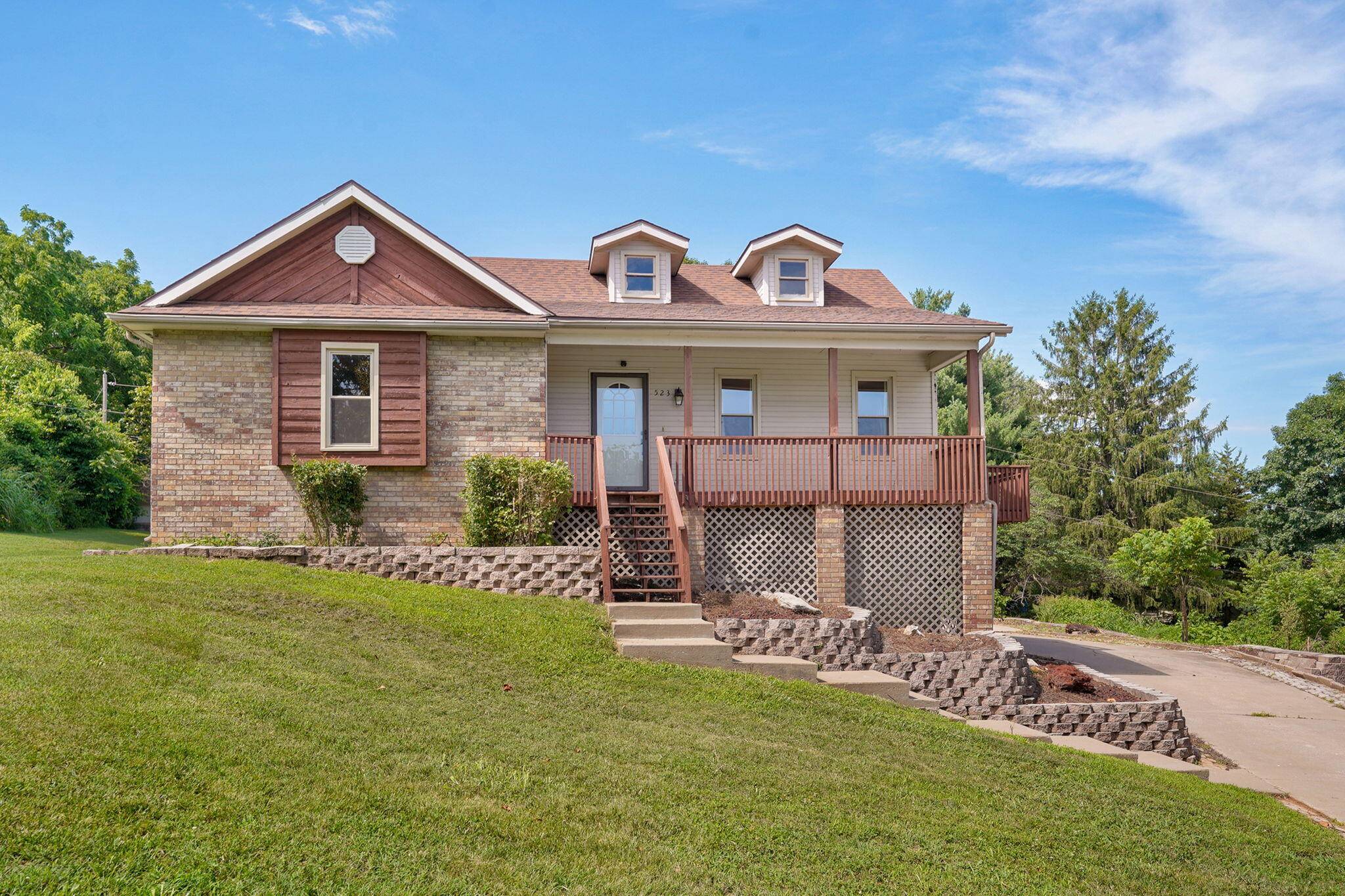 523 E Camino ST, Springfield, MO 65810