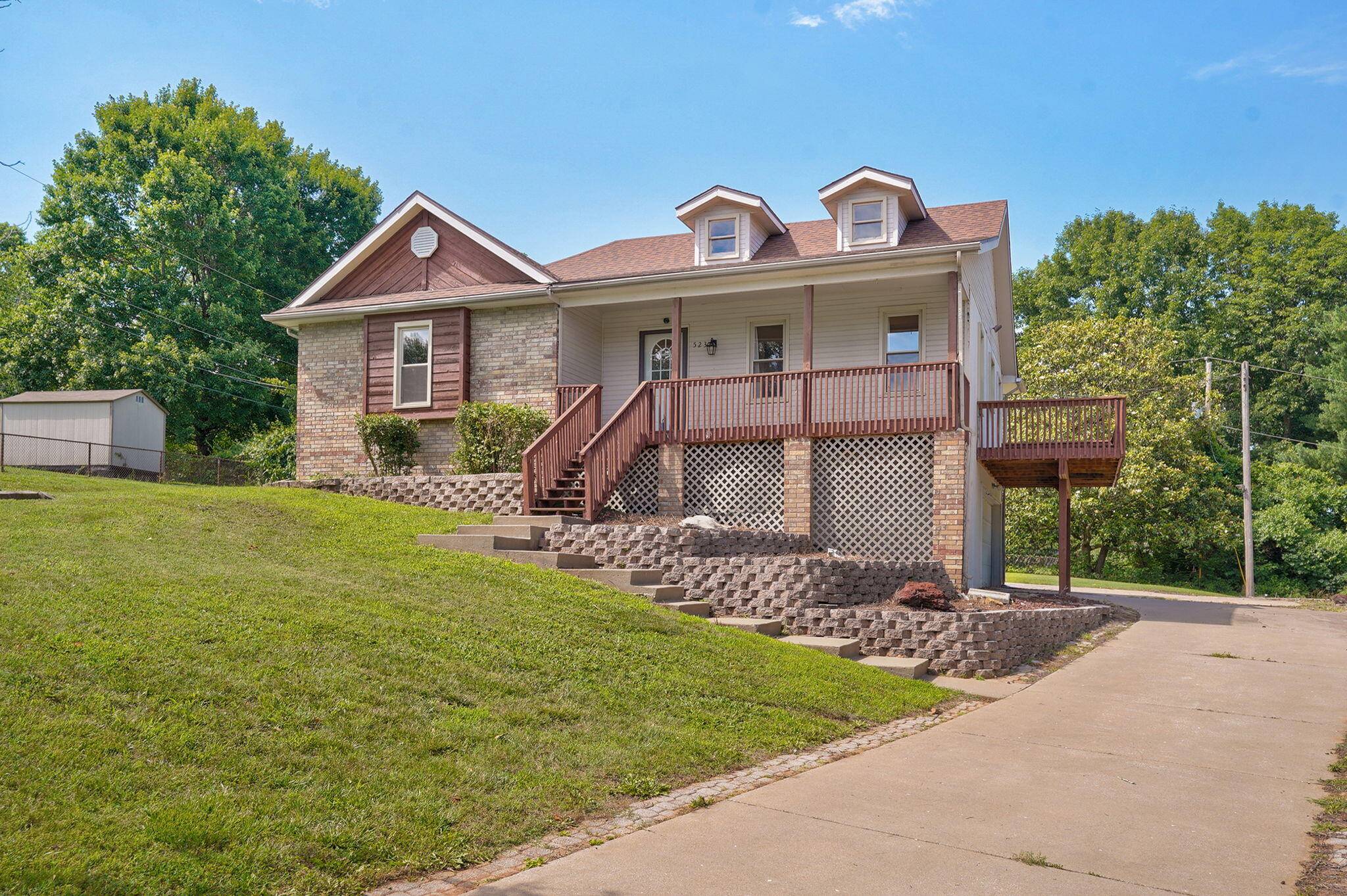 523 E Camino ST, Springfield, MO 65810