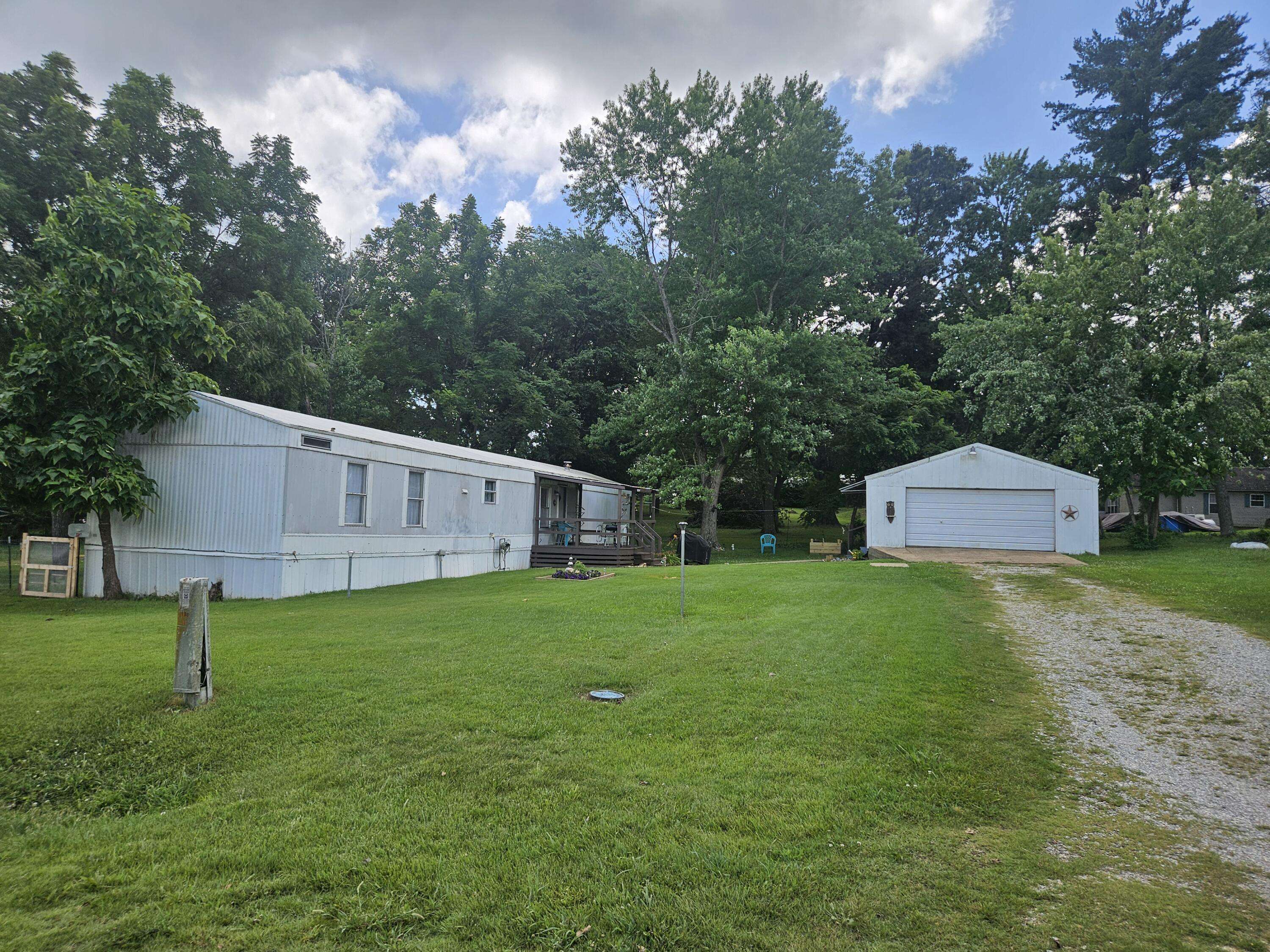 1005 E 5th ST, Mountain View, MO 65548