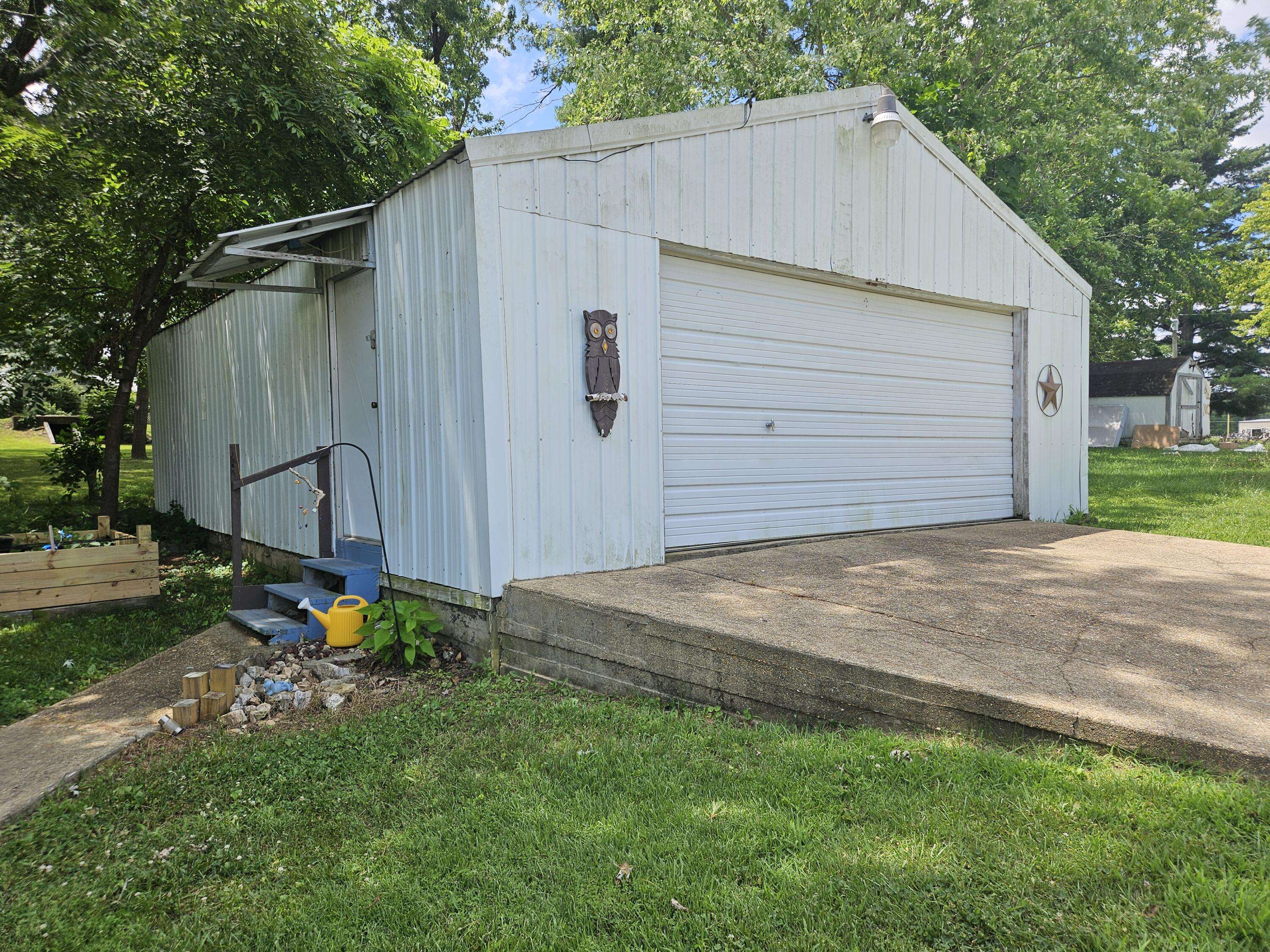 1005 E 5th ST, Mountain View, MO 65548
