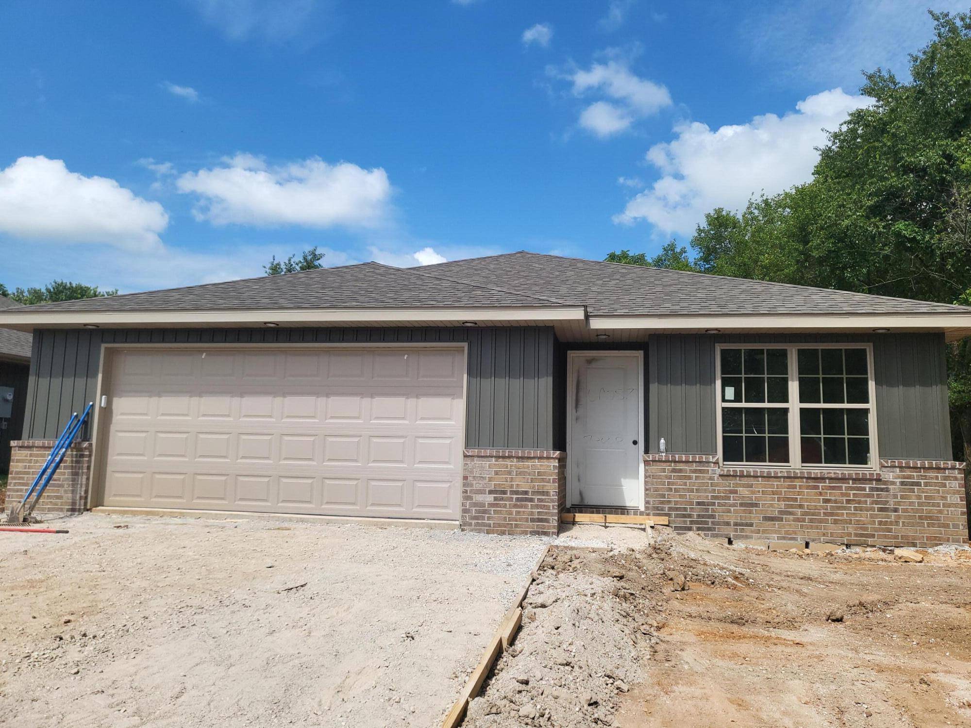 1684 Ridgemont AVE, Monett, MO 65708