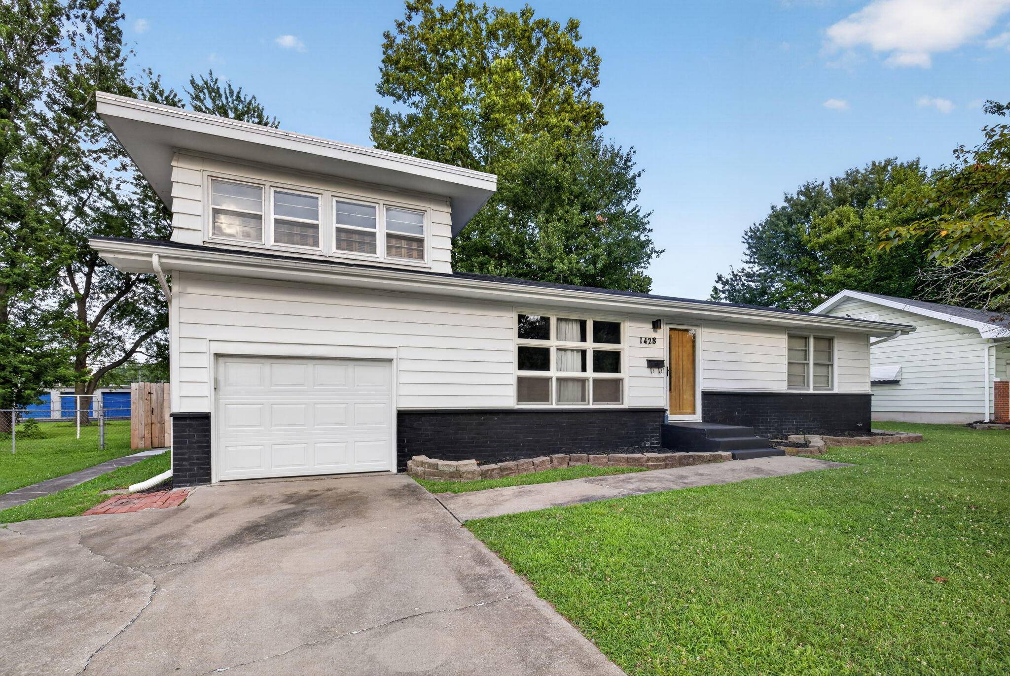 1428 S Marlan AVE, Springfield, MO 65804