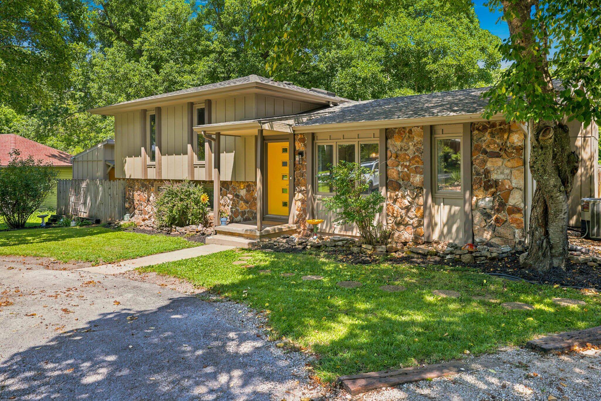17 Hillside DR, Nixa, MO 65714