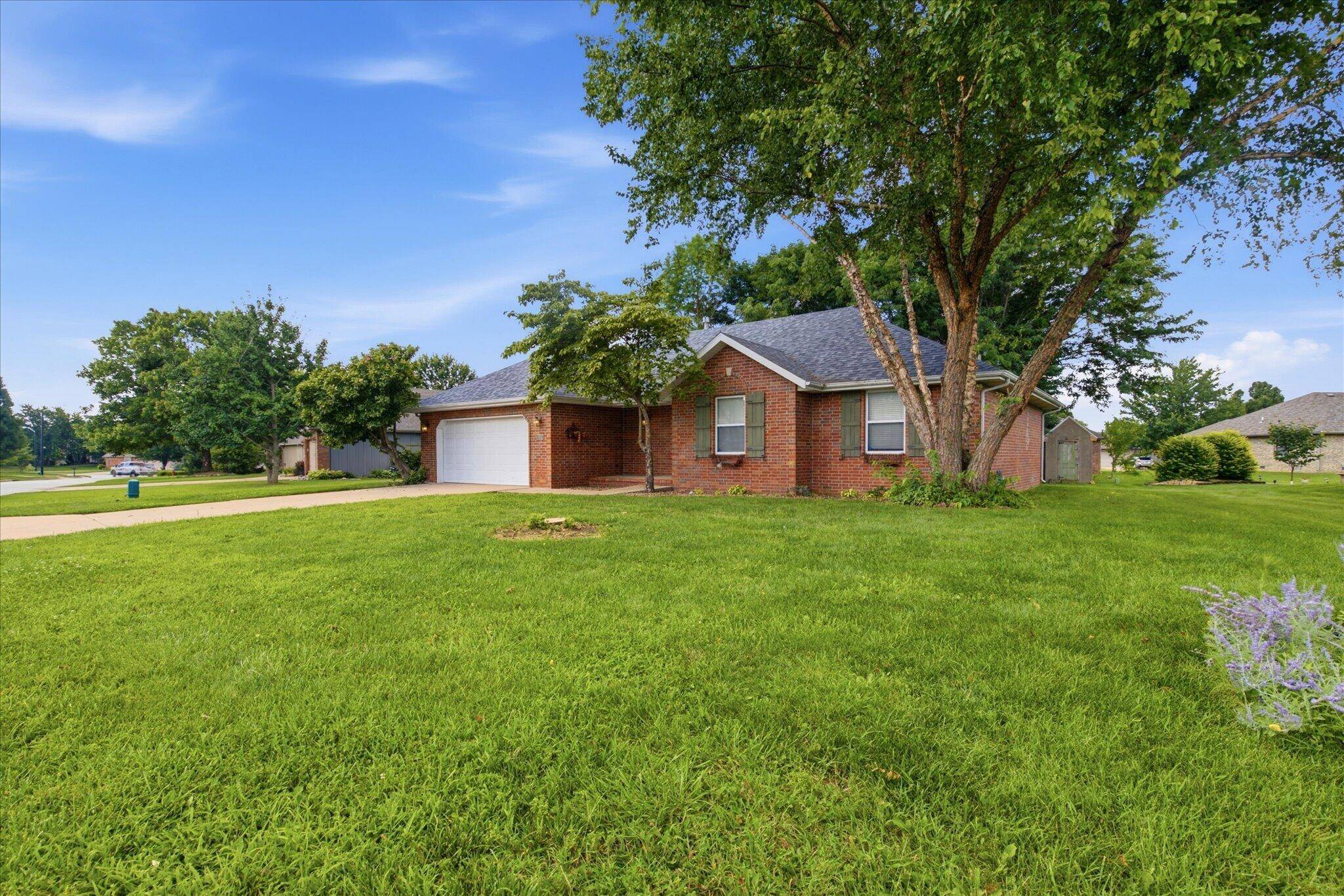 904 E Waterford BLVD, Ozark, MO 65721