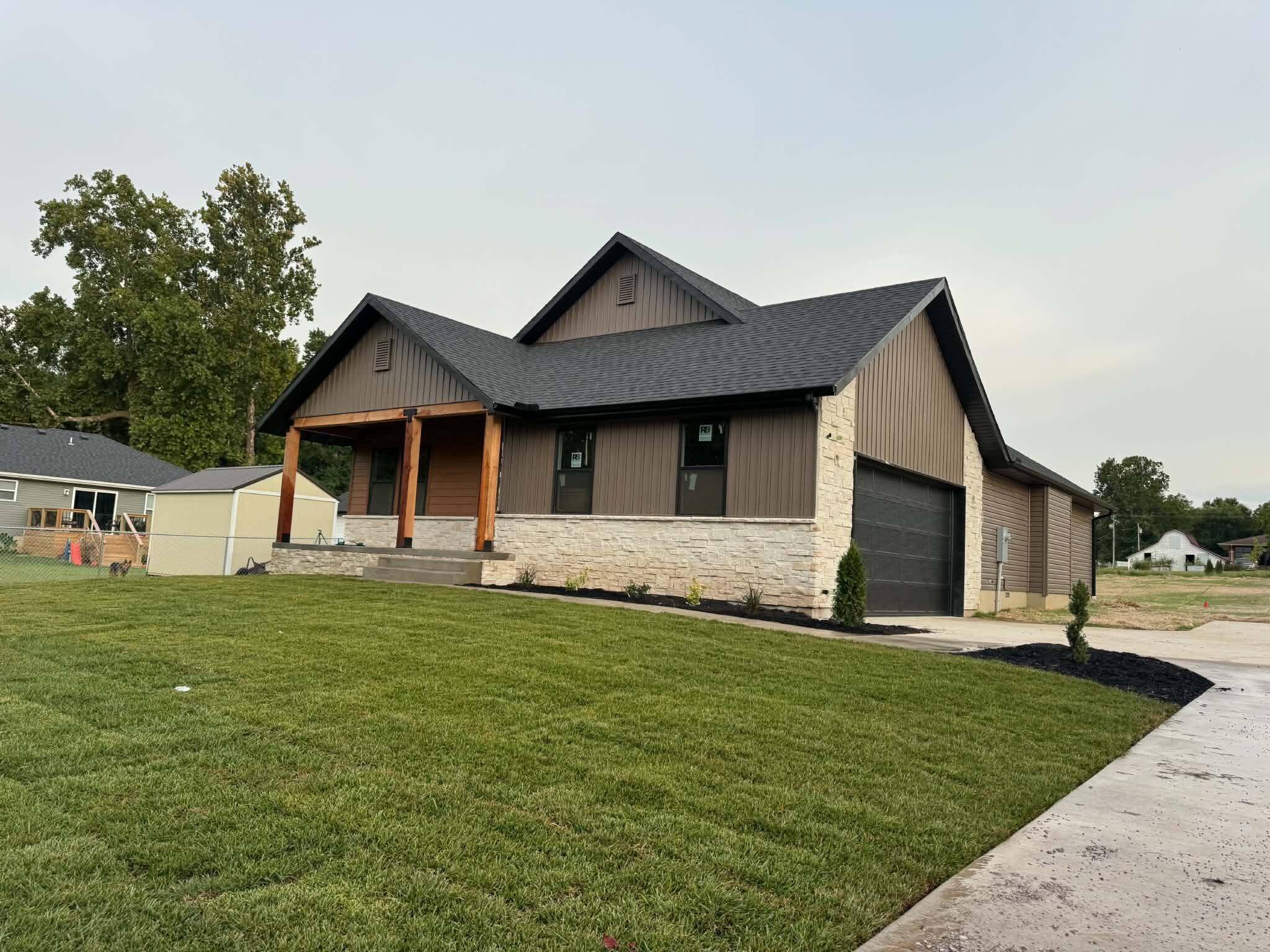 302 W Linn ST, Marionville, MO 65705
