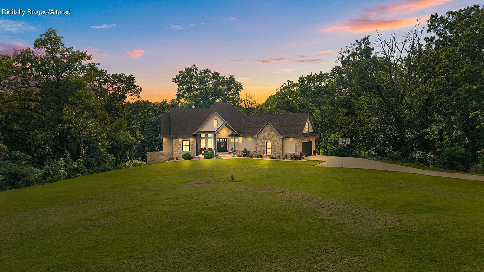 300 Buena Vista Pkwy, Strafford, MO 65757