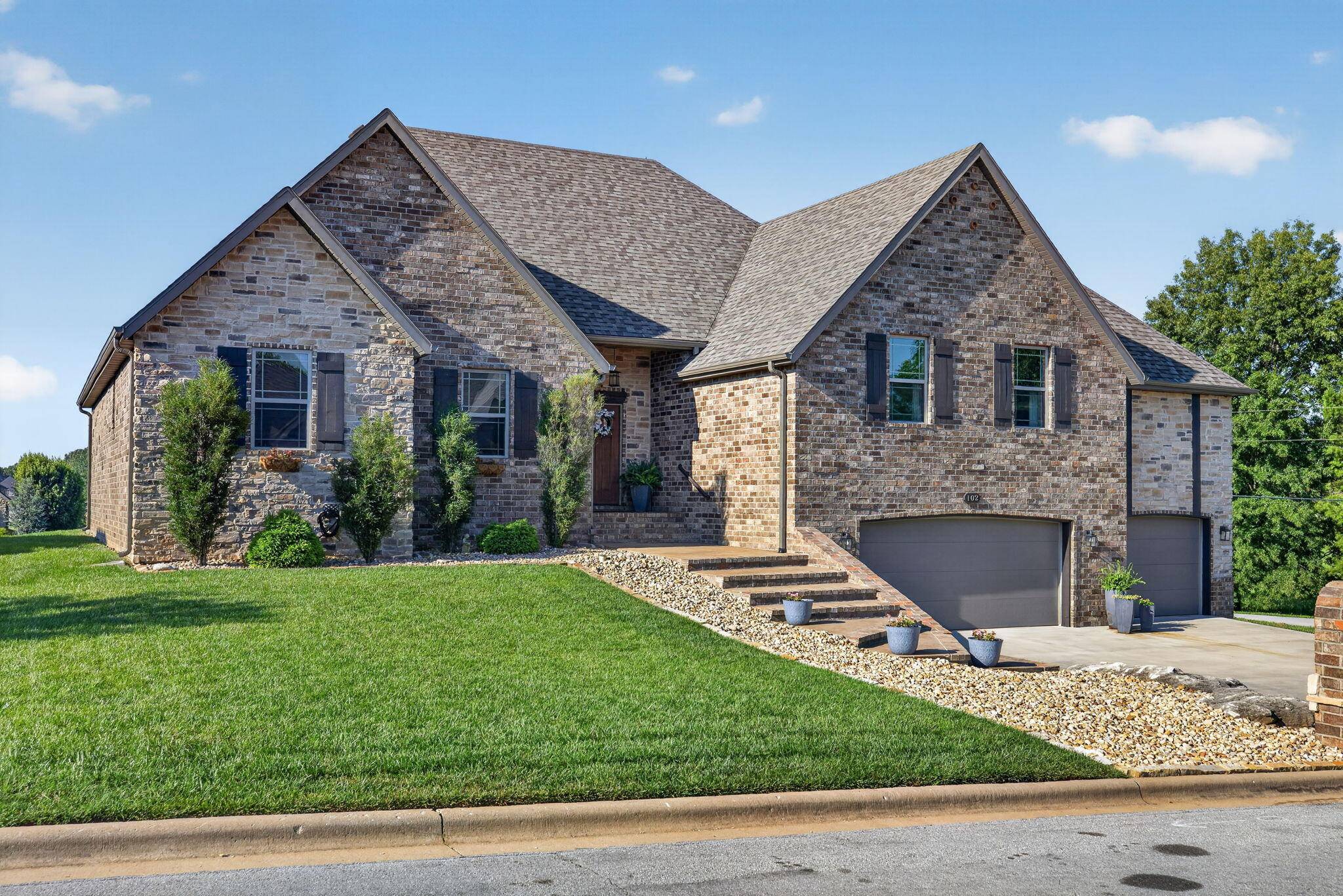 102 E Ironwood DR, Republic, MO 65738