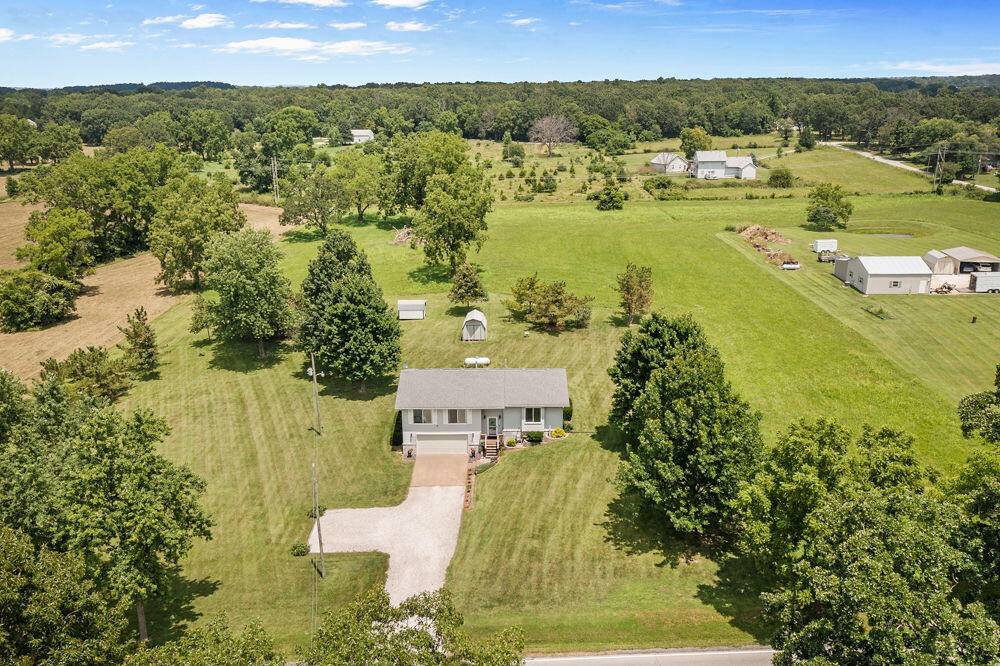 8471 E Farm Road 194, Rogersville, MO 65742
