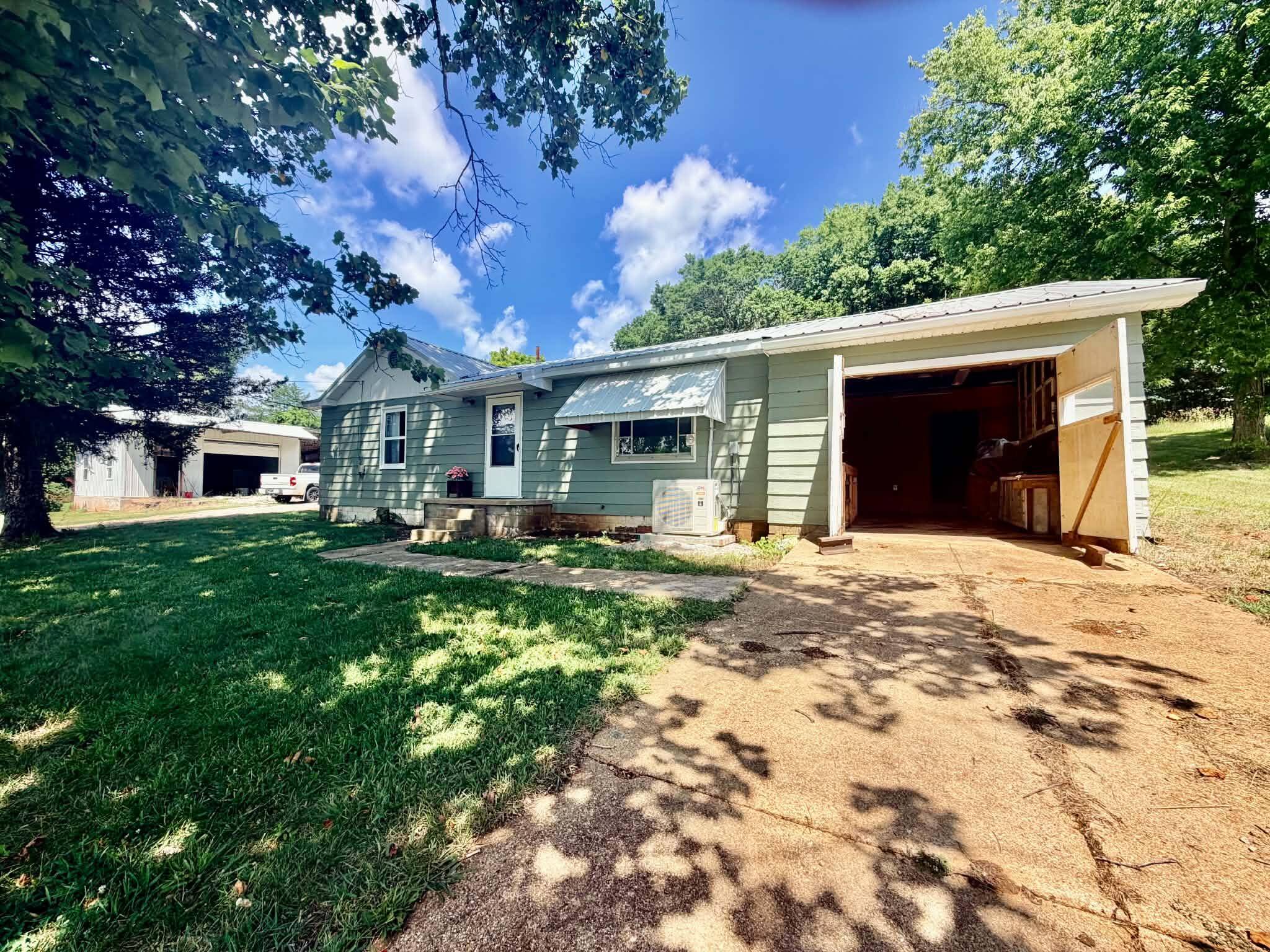 15003 W Old Eminence Rd 15017 Old E, Eminence, MO 65466