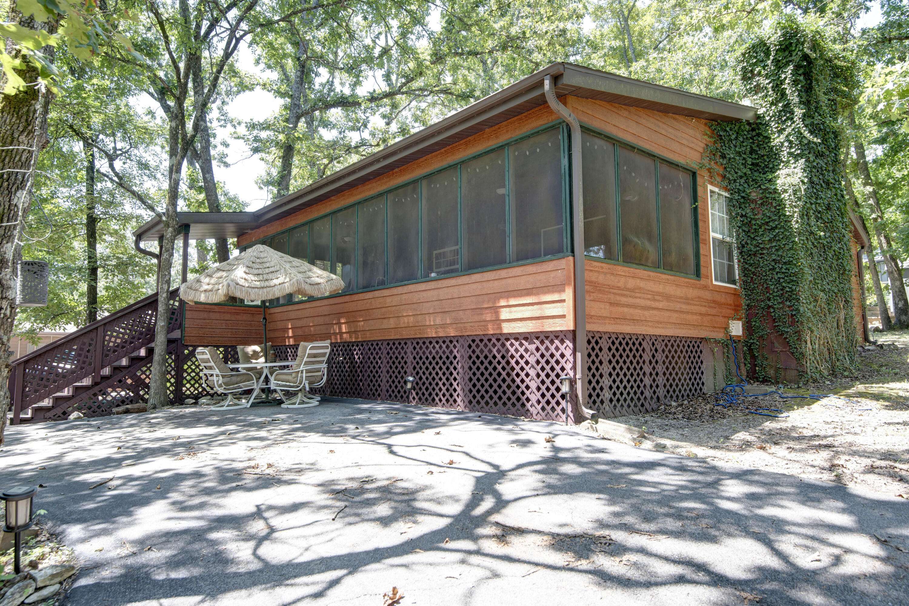 363 Sportsmans CIR, Branson West, MO 65737