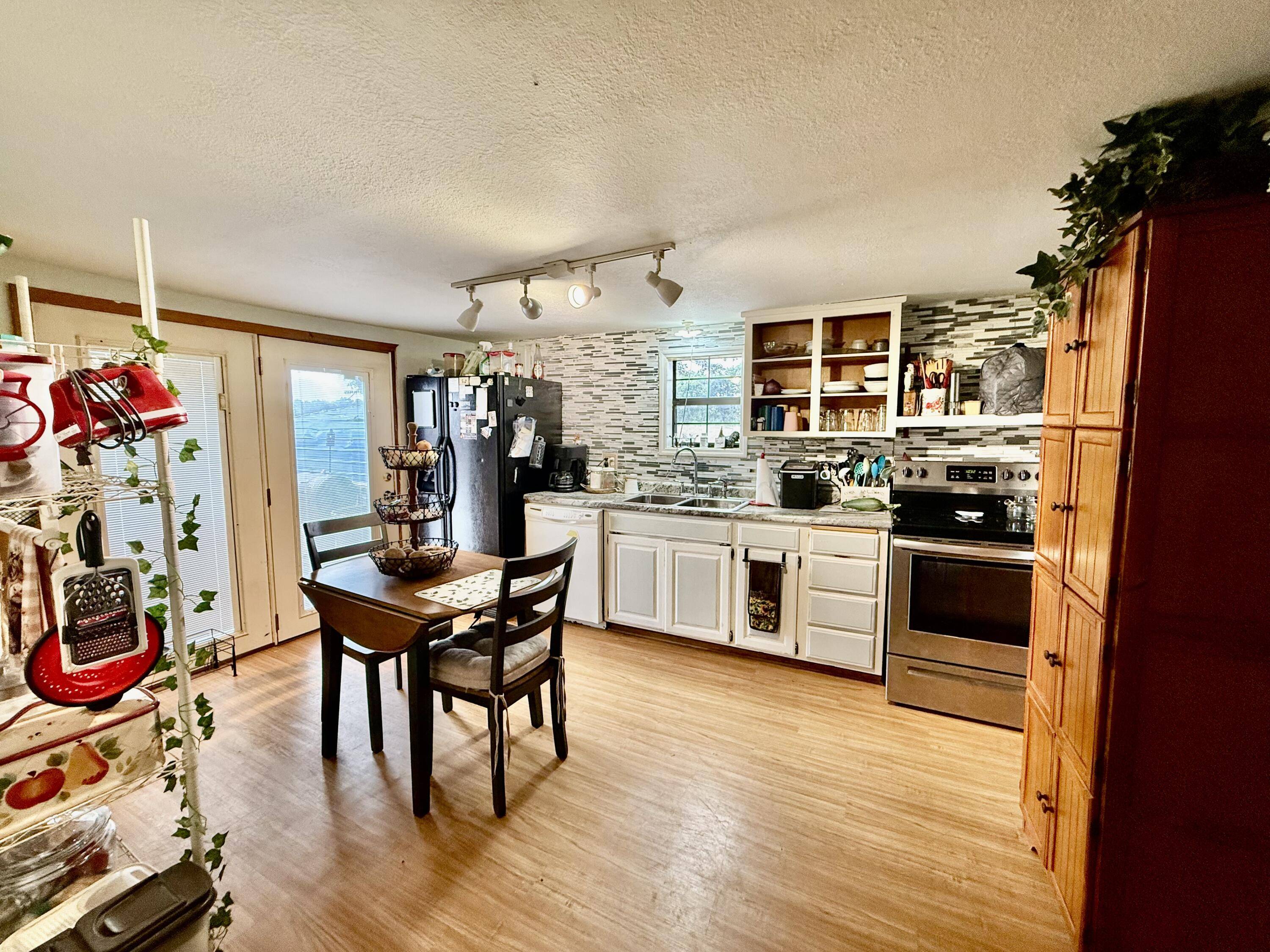 7266 State Highway O, Ava, MO 65608