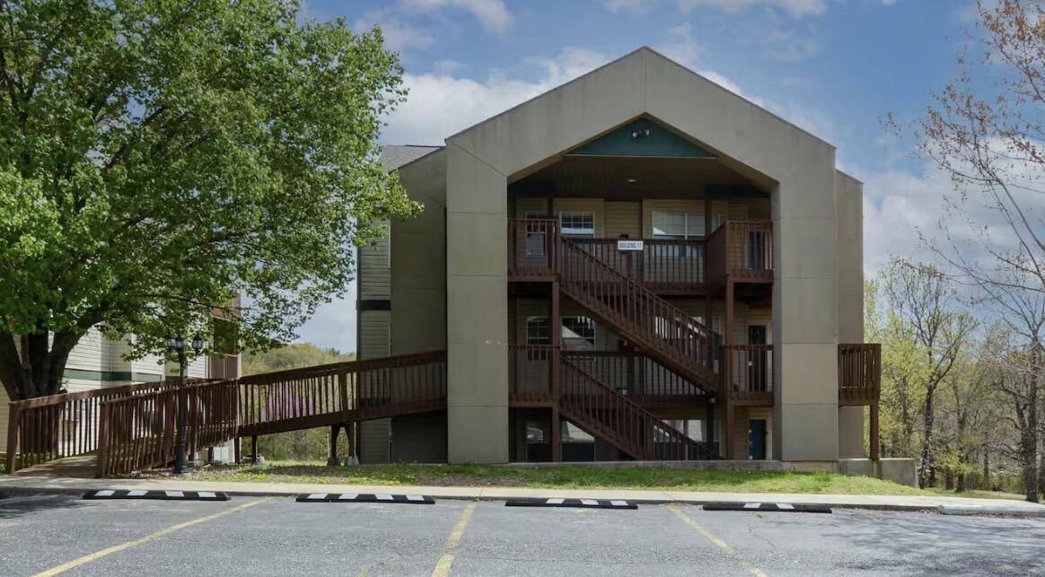 17 Goldfinch RD #3, Branson, MO 65616