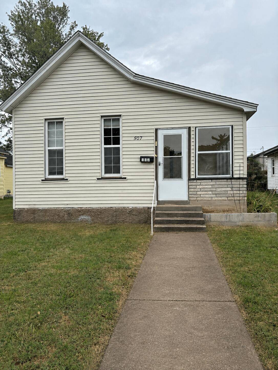 507 3rd ST, Monett, MO 65708