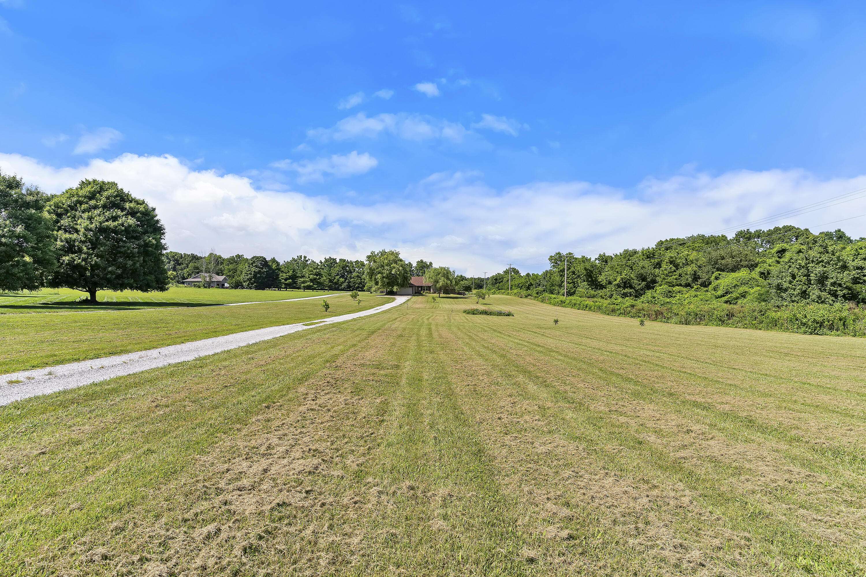 7103 W Farm Road 94, Springfield, MO 65803