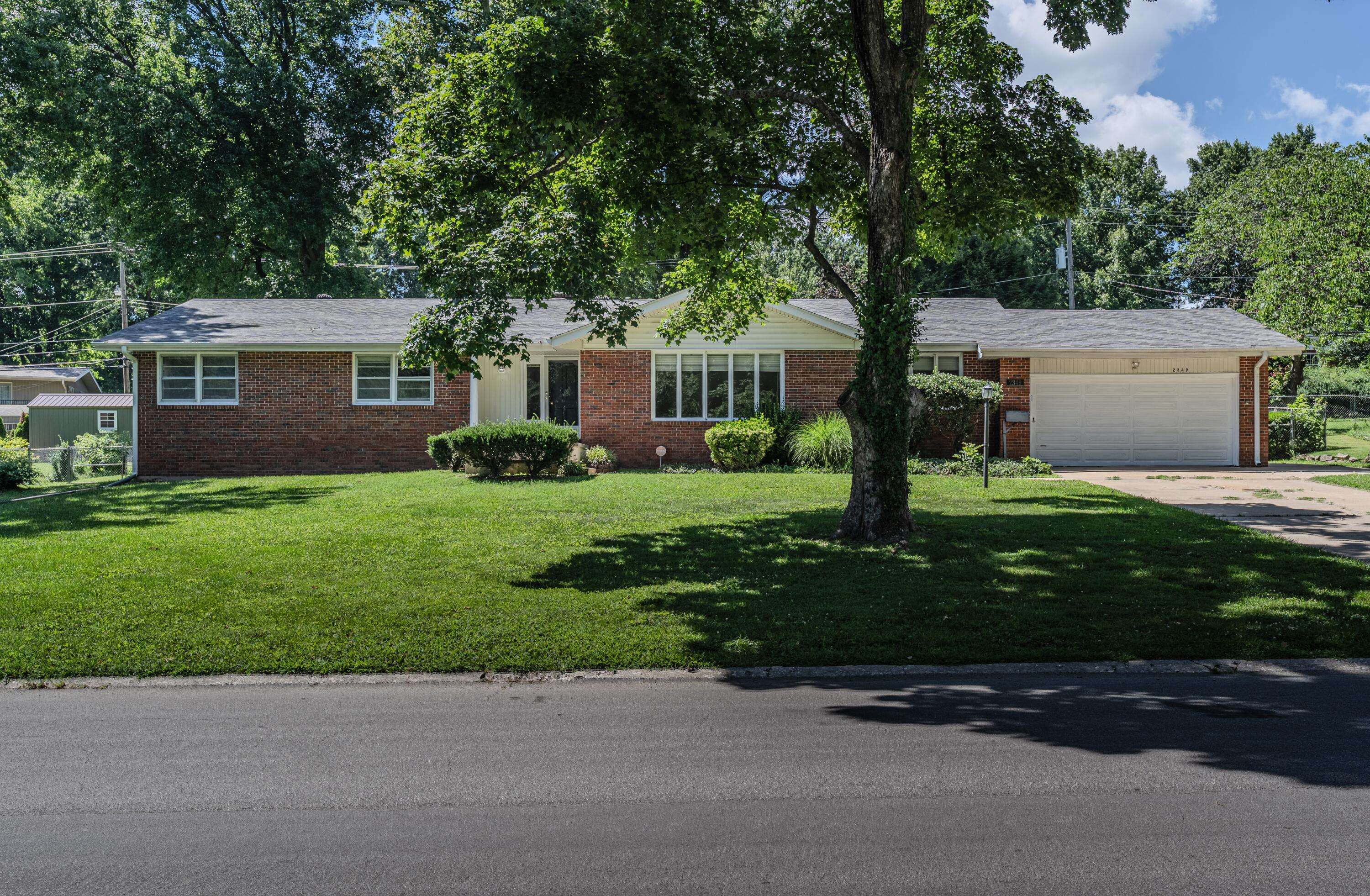 2349 S Catalina AVE, Springfield, MO 65804